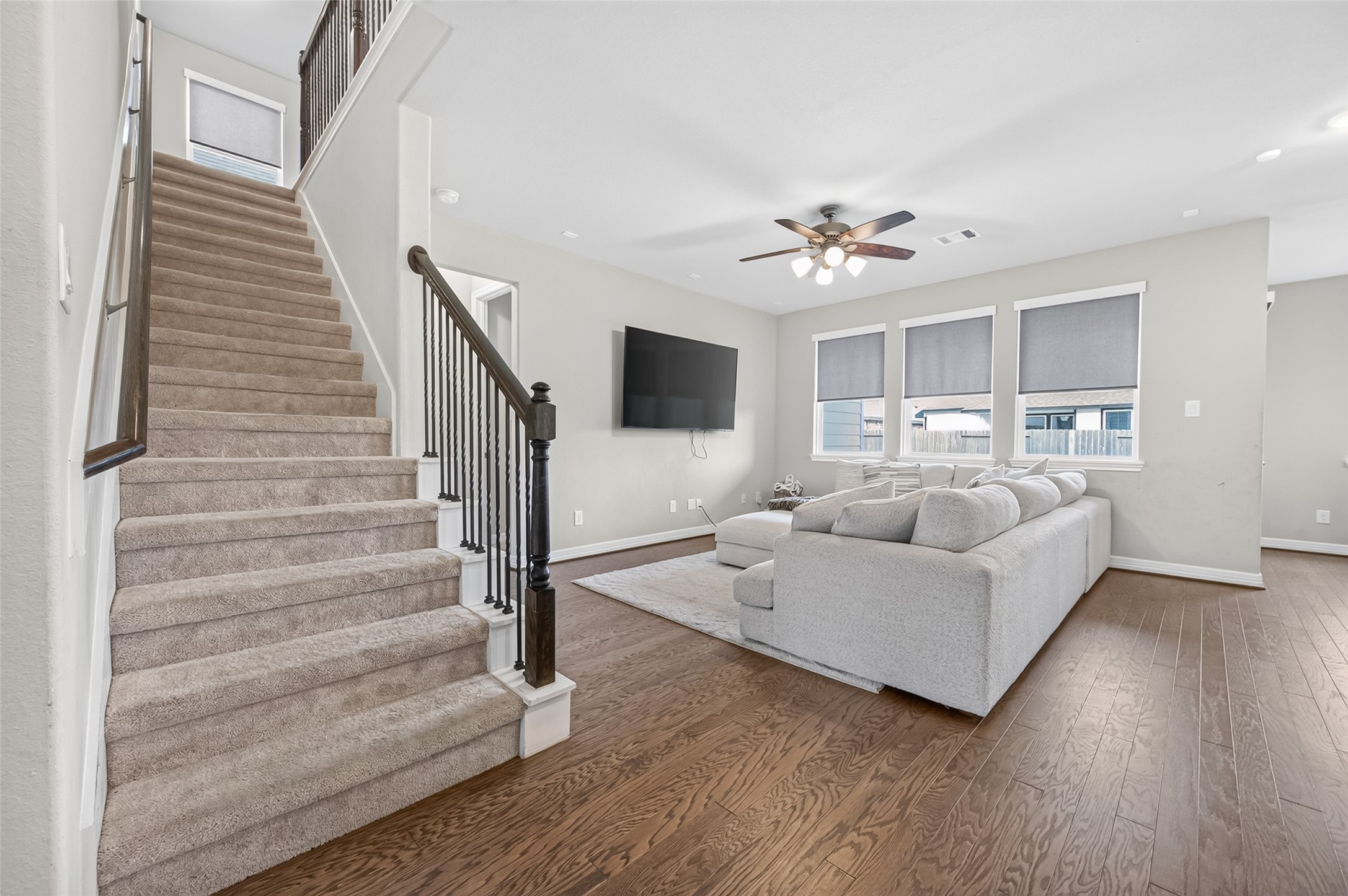 Spacious living room