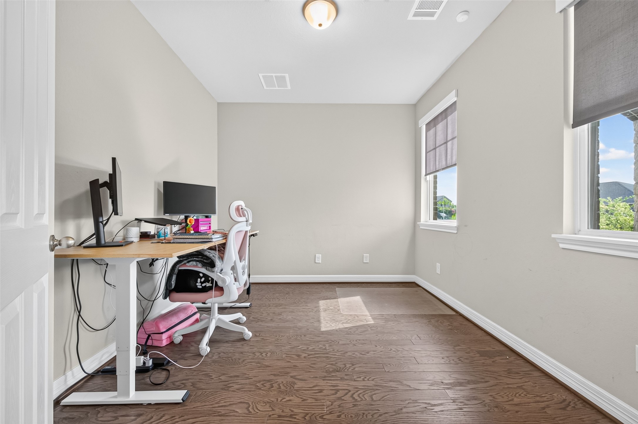 Office/flex space to the right of the entry way