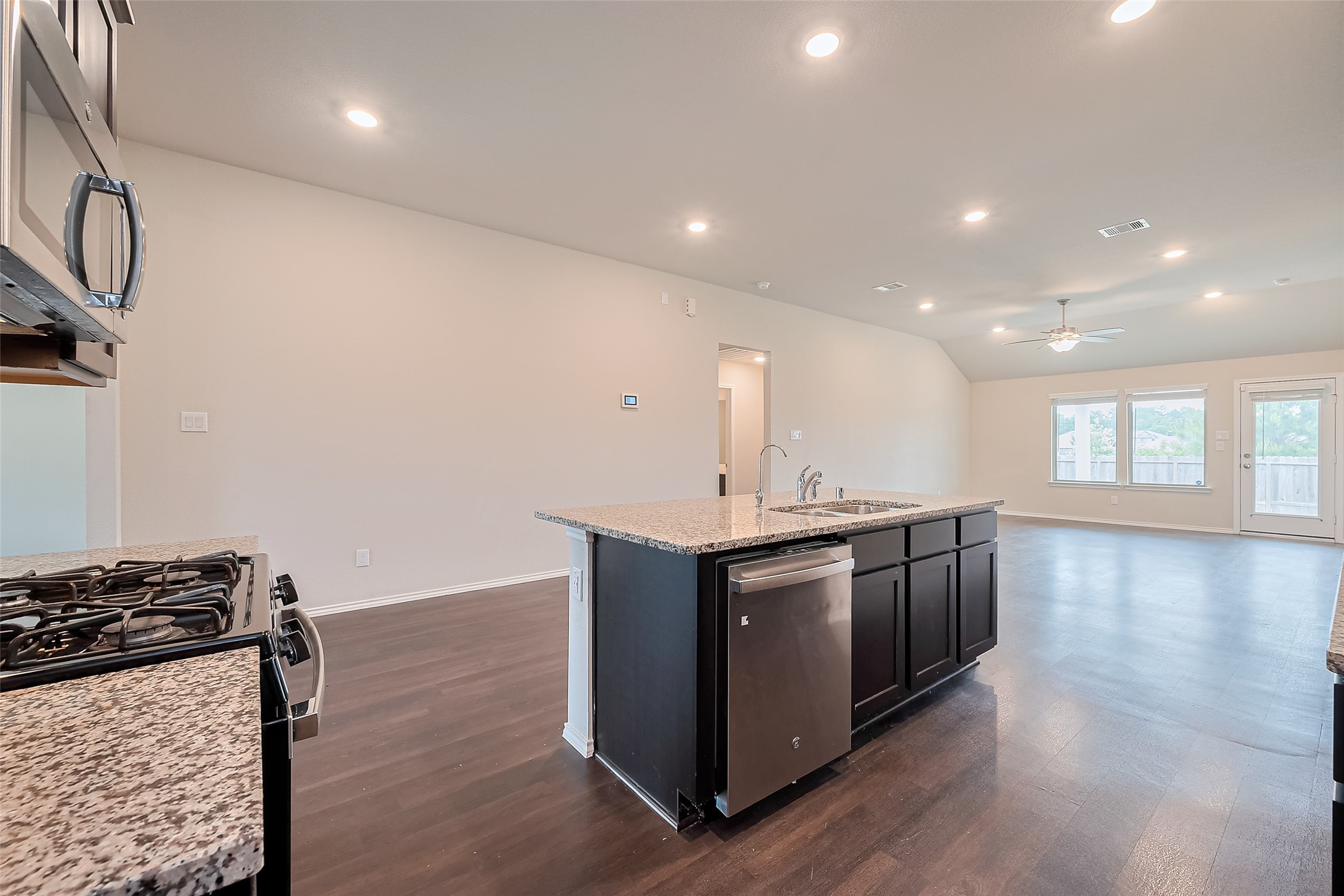 335 Jewett Meadow Drive, Magnolia, TX 77354