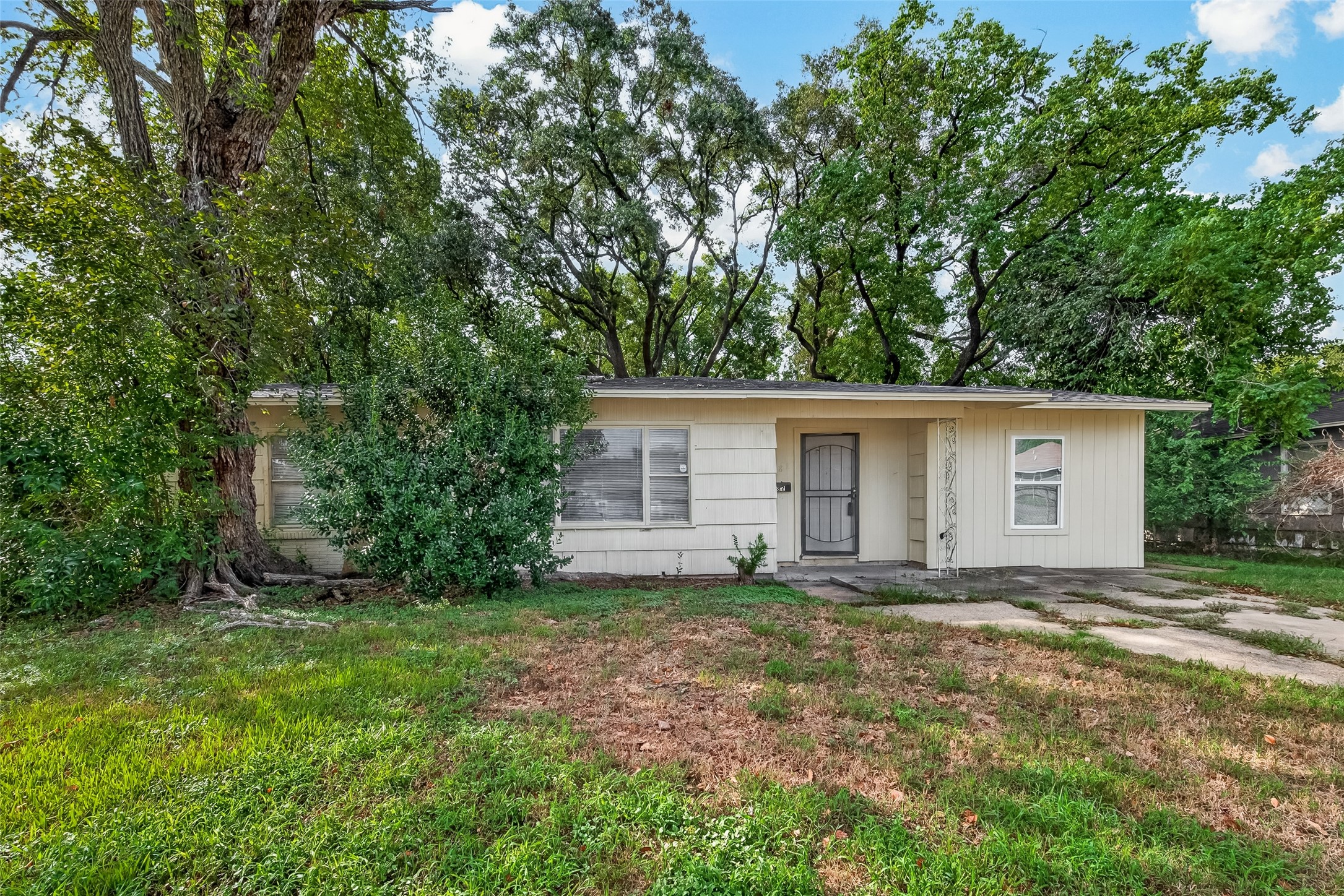 5782 Belcrest Street, Houston, TX 77033 5782 Belcrest Street, Houston, TX 77033