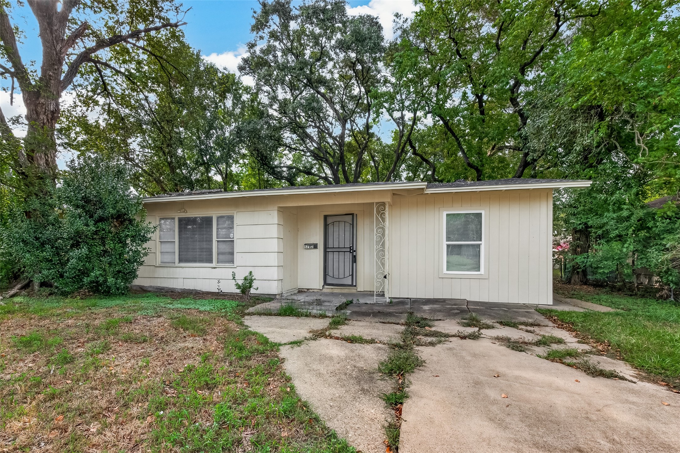 5782 Belcrest Street, Houston, TX 77033 5782 Belcrest Street, Houston, TX 77033