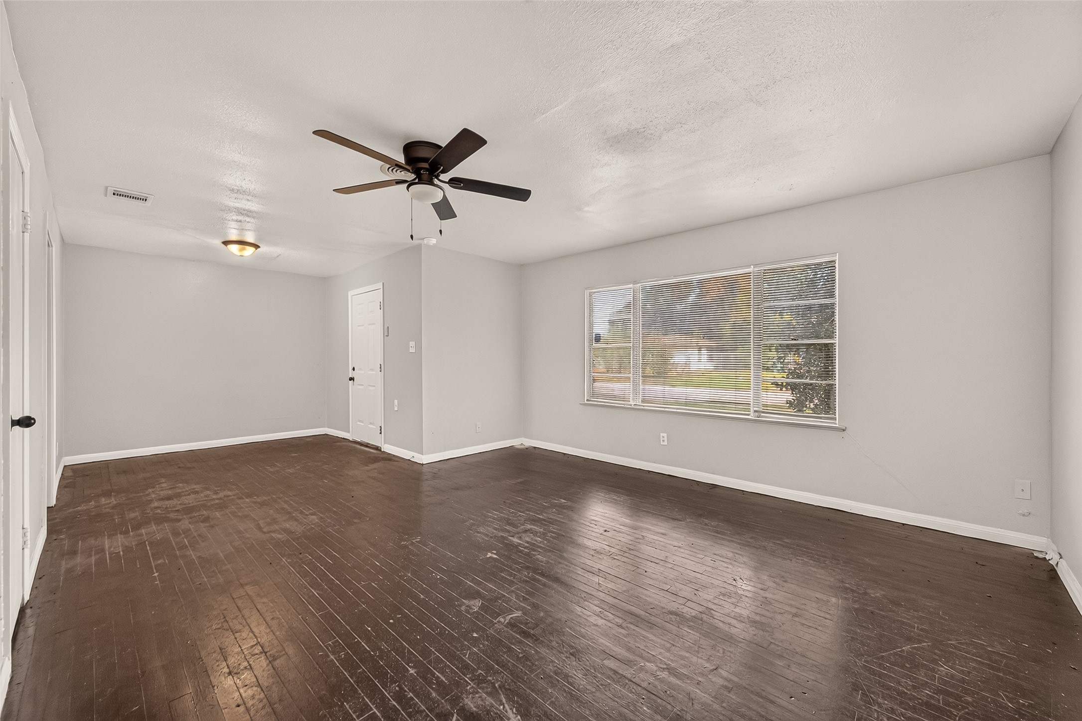 5782 Belcrest Street, Houston, TX 77033 5782 Belcrest Street, Houston, TX 77033