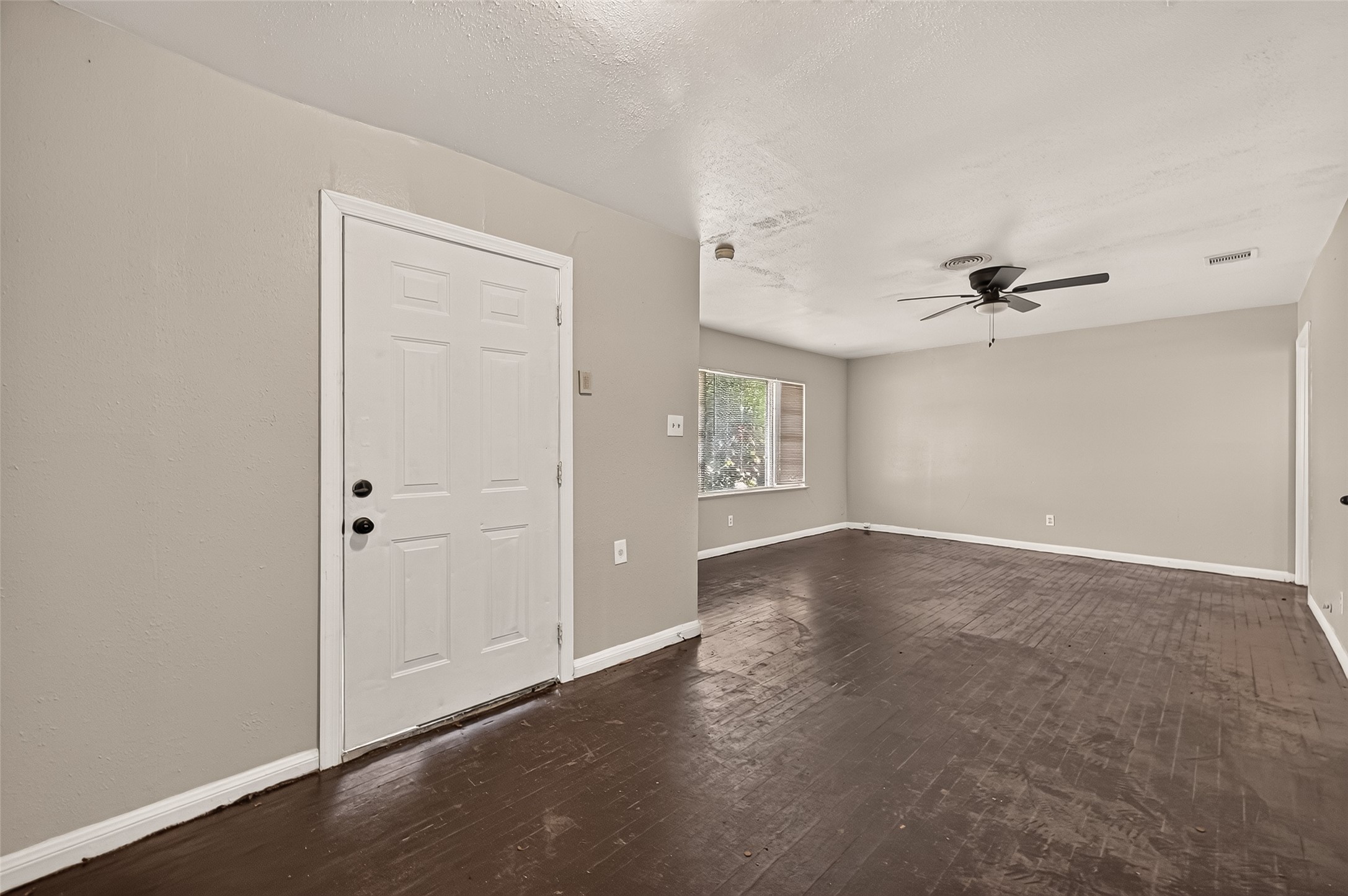 5782 Belcrest Street, Houston, TX 77033 5782 Belcrest Street, Houston, TX 77033