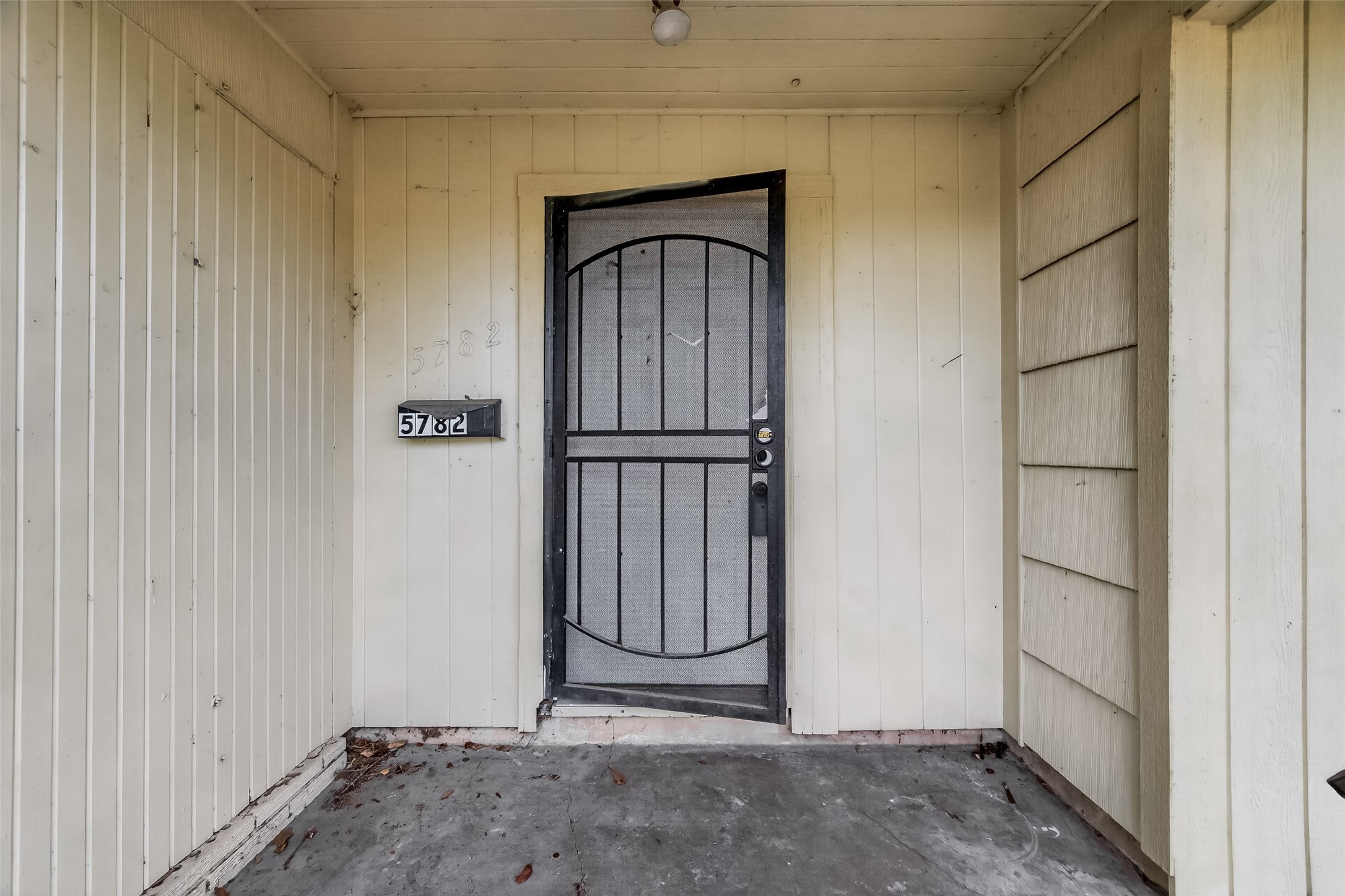 5782 Belcrest Street, Houston, TX 77033 5782 Belcrest Street, Houston, TX 77033