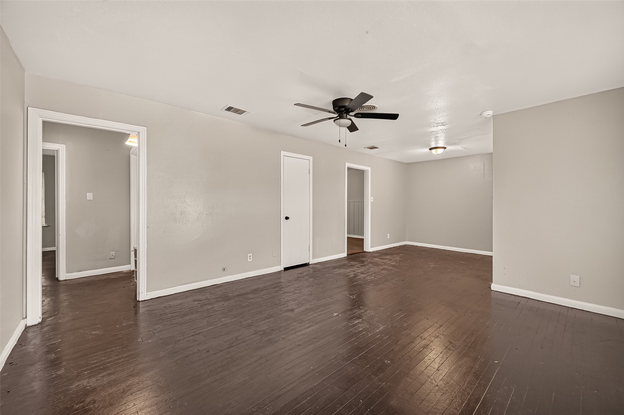 5782 Belcrest Street, Houston, TX 77033 5782 Belcrest Street, Houston, TX 77033