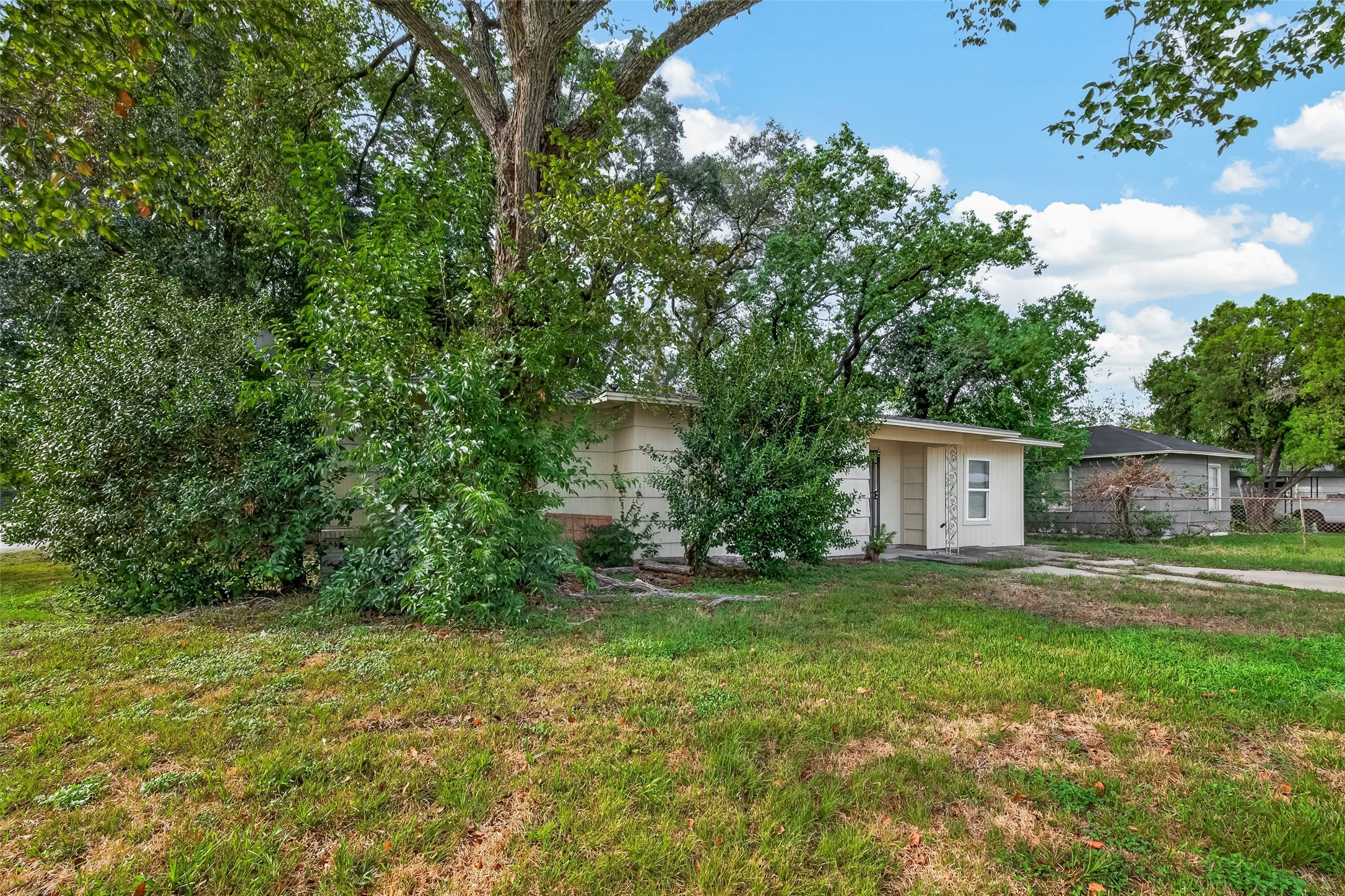 5782 Belcrest Street, Houston, TX 77033 5782 Belcrest Street, Houston, TX 77033