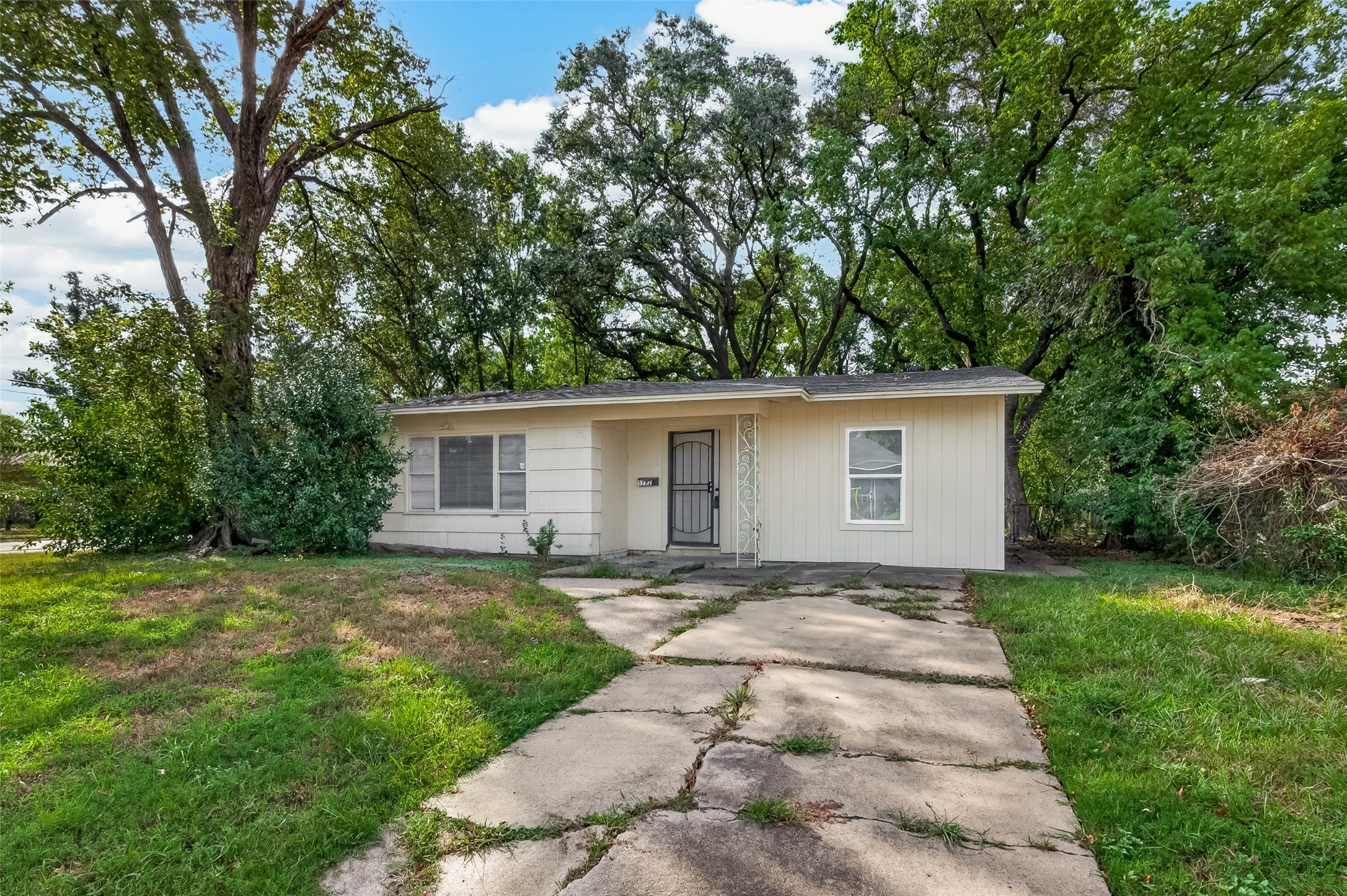 5782 Belcrest Street, Houston, TX 77033 5782 Belcrest Street, Houston, TX 77033