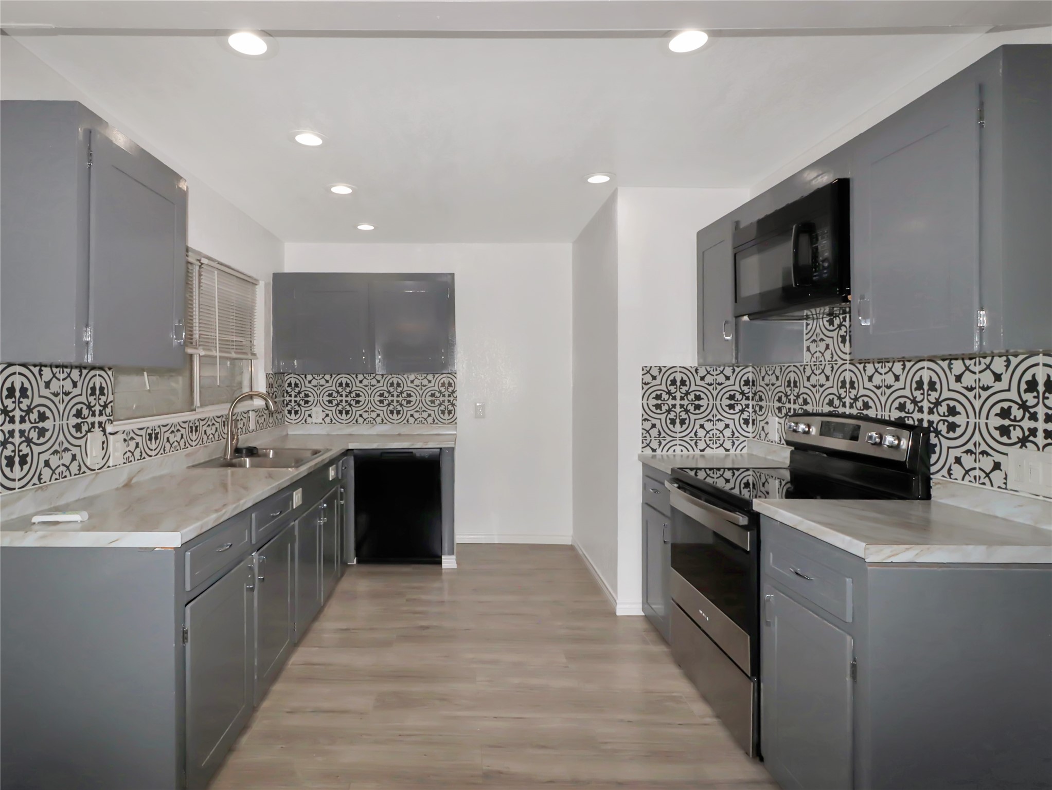 176 Barracuda Street, #A, Bayou Vista, TX 77563