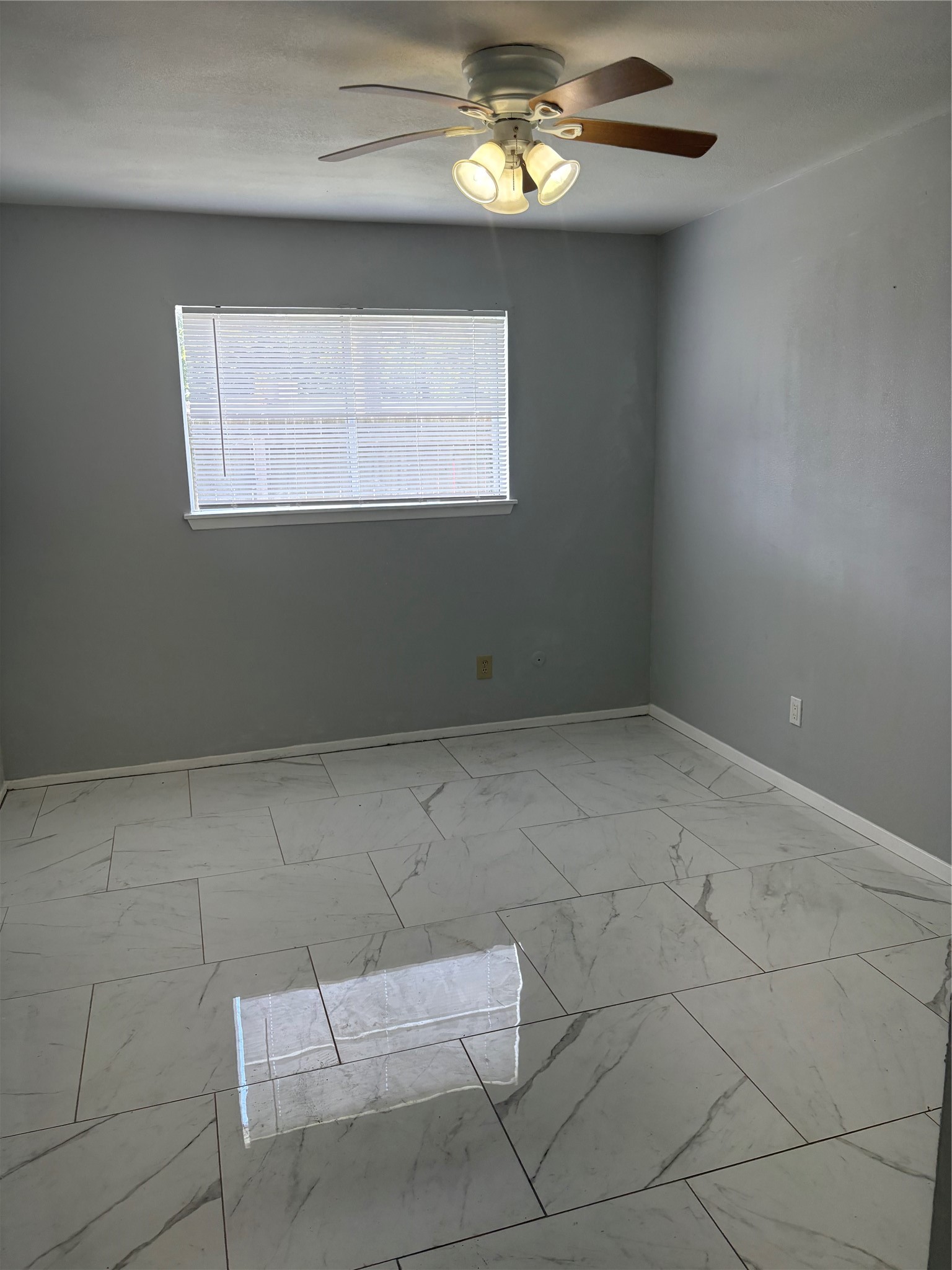 148 Post Oak Lane, Clute, TX 77531