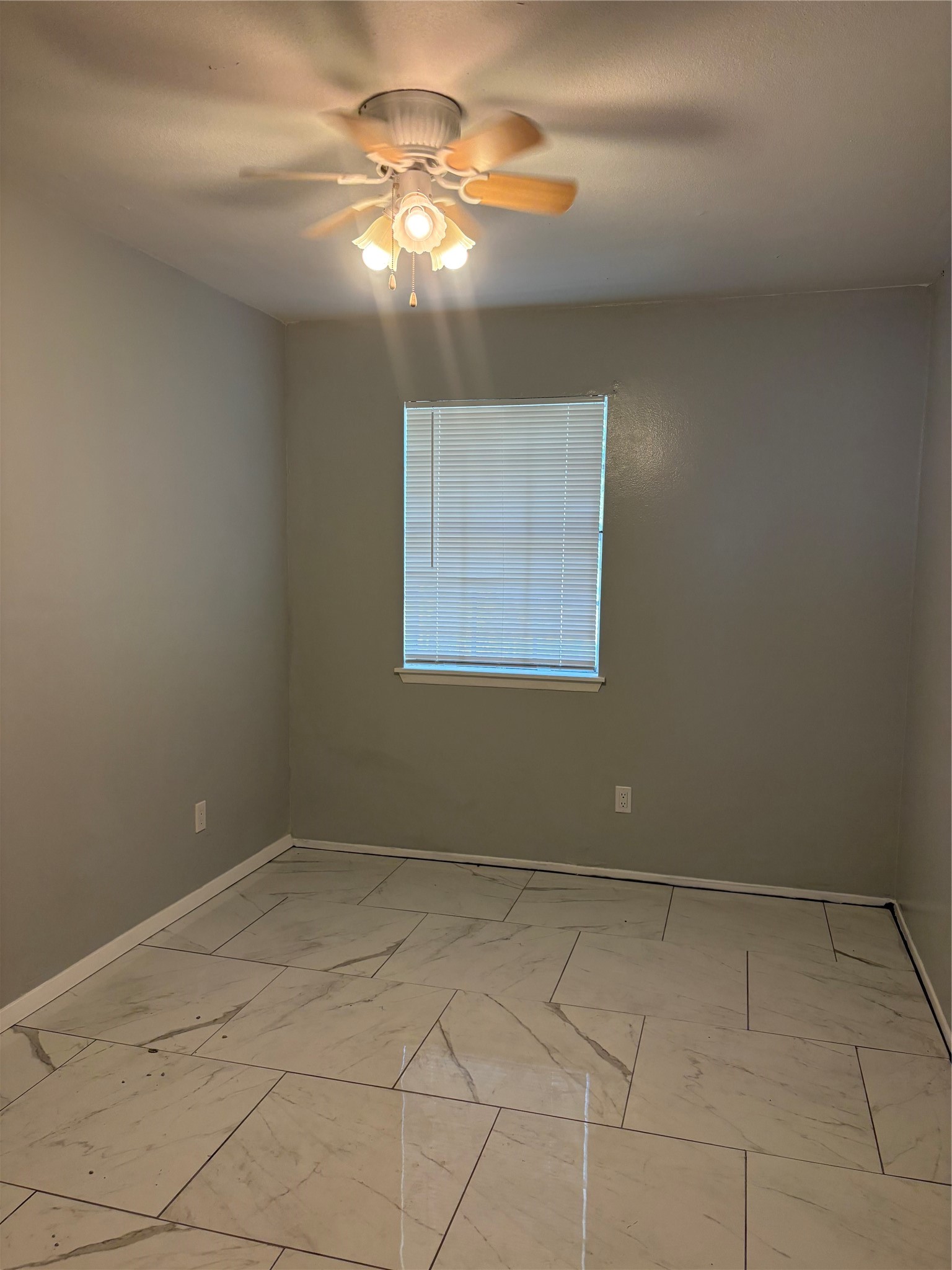 148 Post Oak Lane, Clute, TX 77531