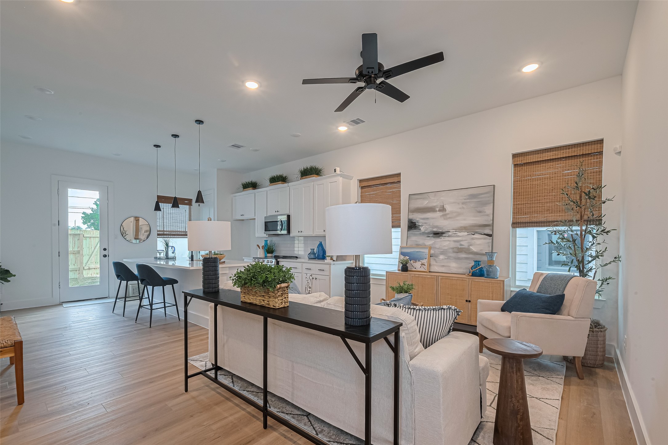 2118 Creston Drive, #A/B, Houston, TX 77026 2118 Creston Drive, #A/B, Houston, TX 77026