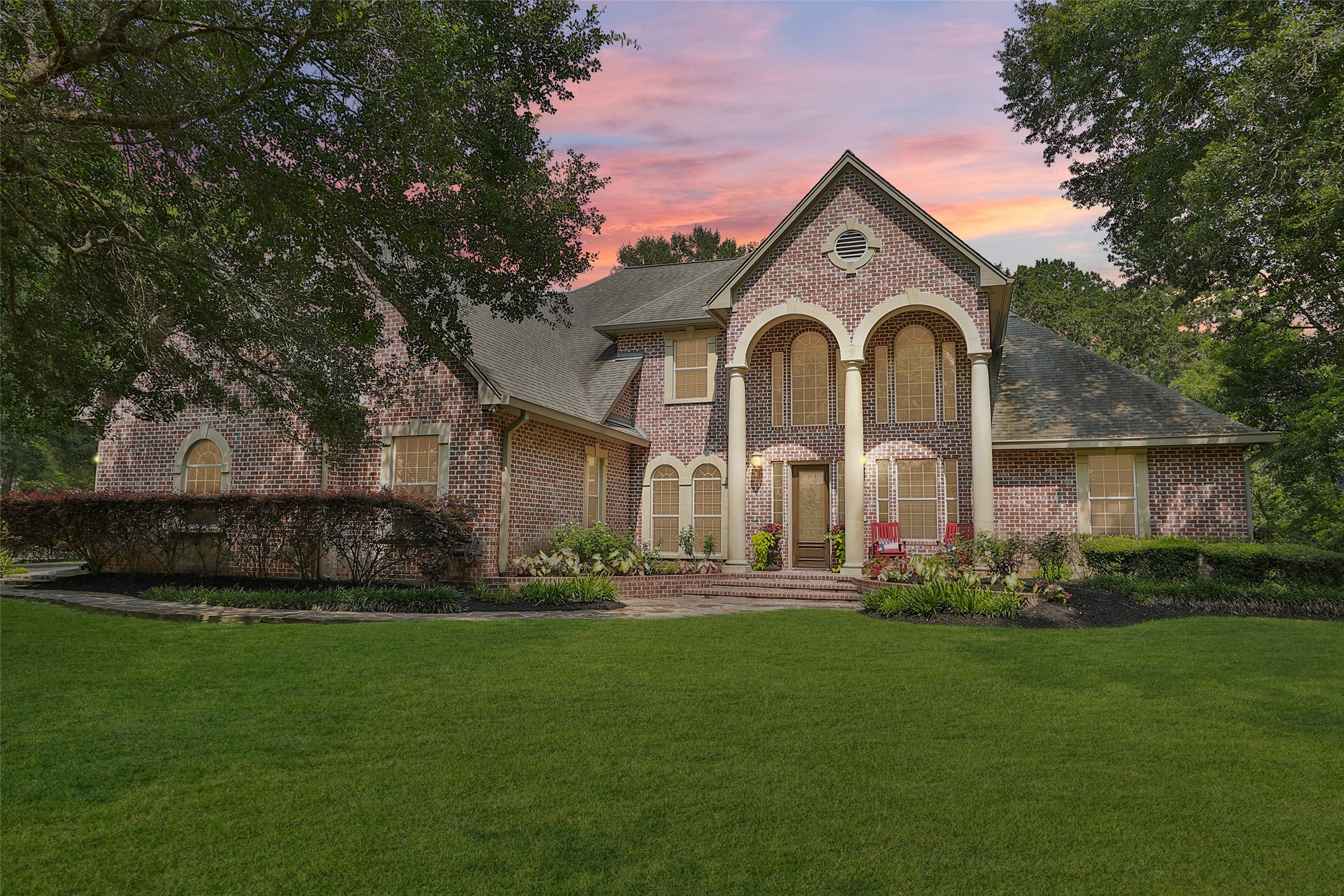 This stunning two story brick home features a grand entrance with tall columns and arched windows. Which combines luxury, functionality and natural beauty. Outside of the city limits, but only 10 minutes to downtown. This stunning two story brick home features a grand entrance with tall columns and arched windows. Which combines luxury, functionality and natural beauty. Outside of the city limits, but only 10 minutes to downtown.