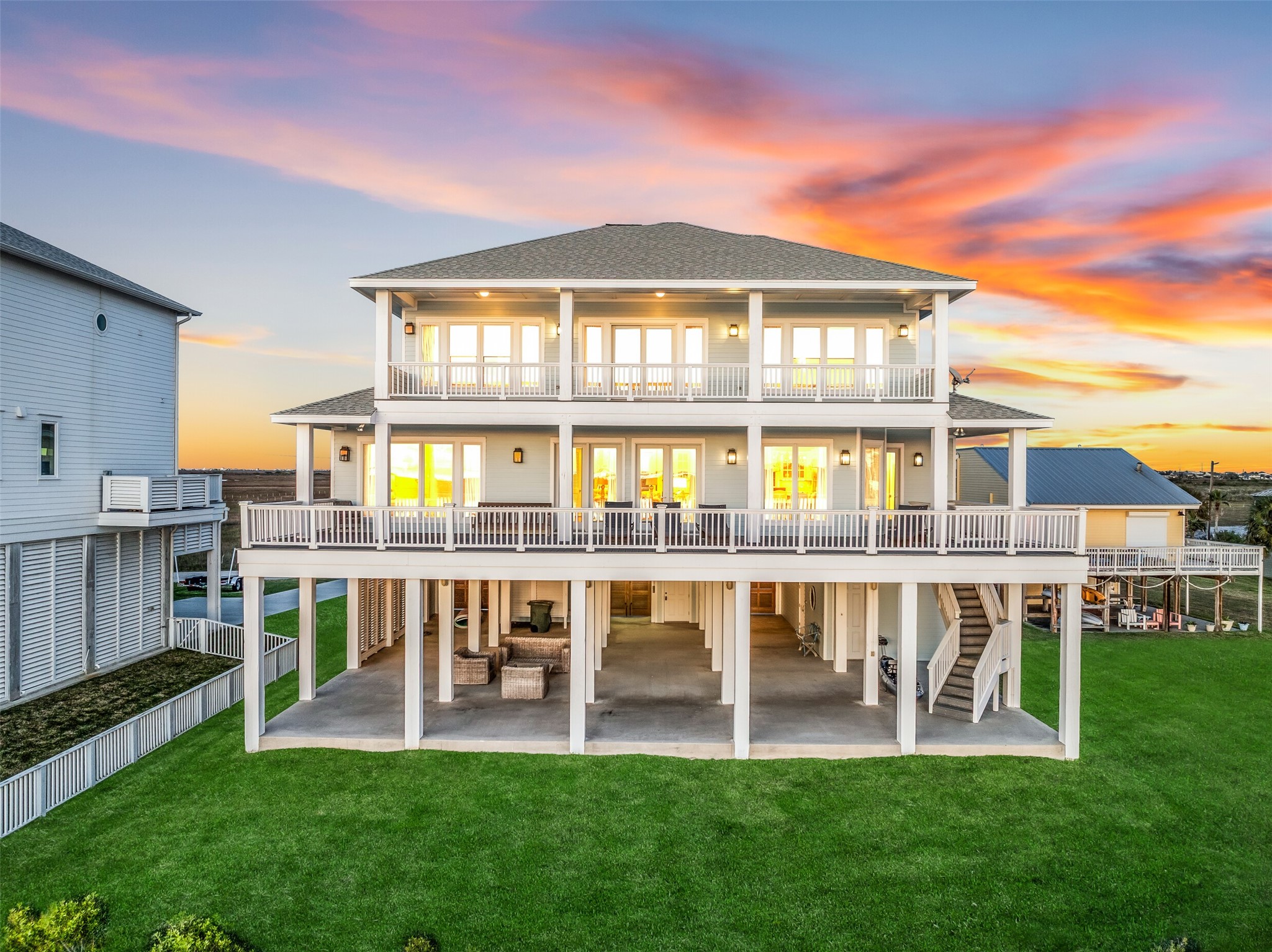 2910 11 Mile Road, Galveston, TX 77554