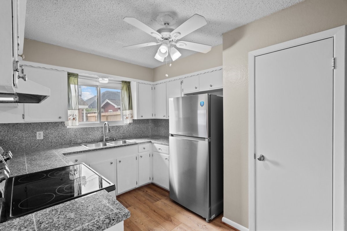 2813 33rd Avenue N, Texas City, TX 77590