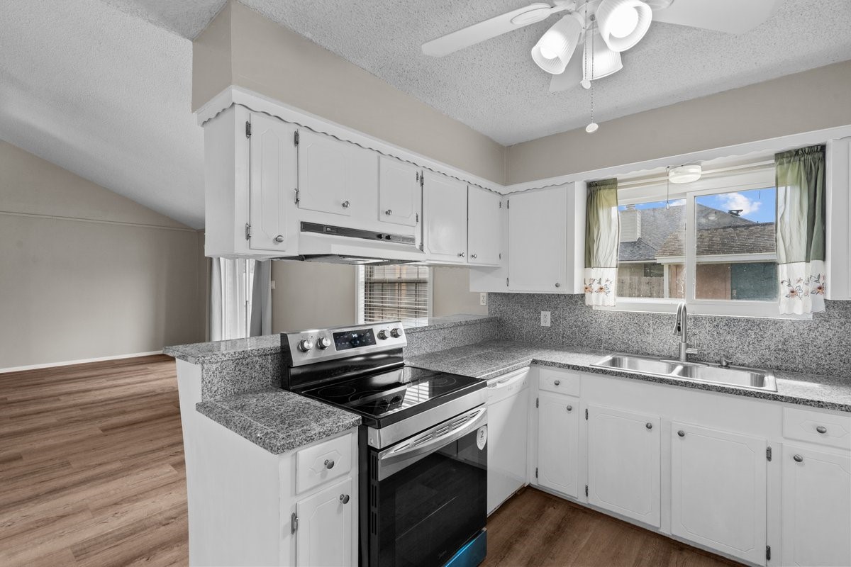 2813 33rd Avenue N, Texas City, TX 77590