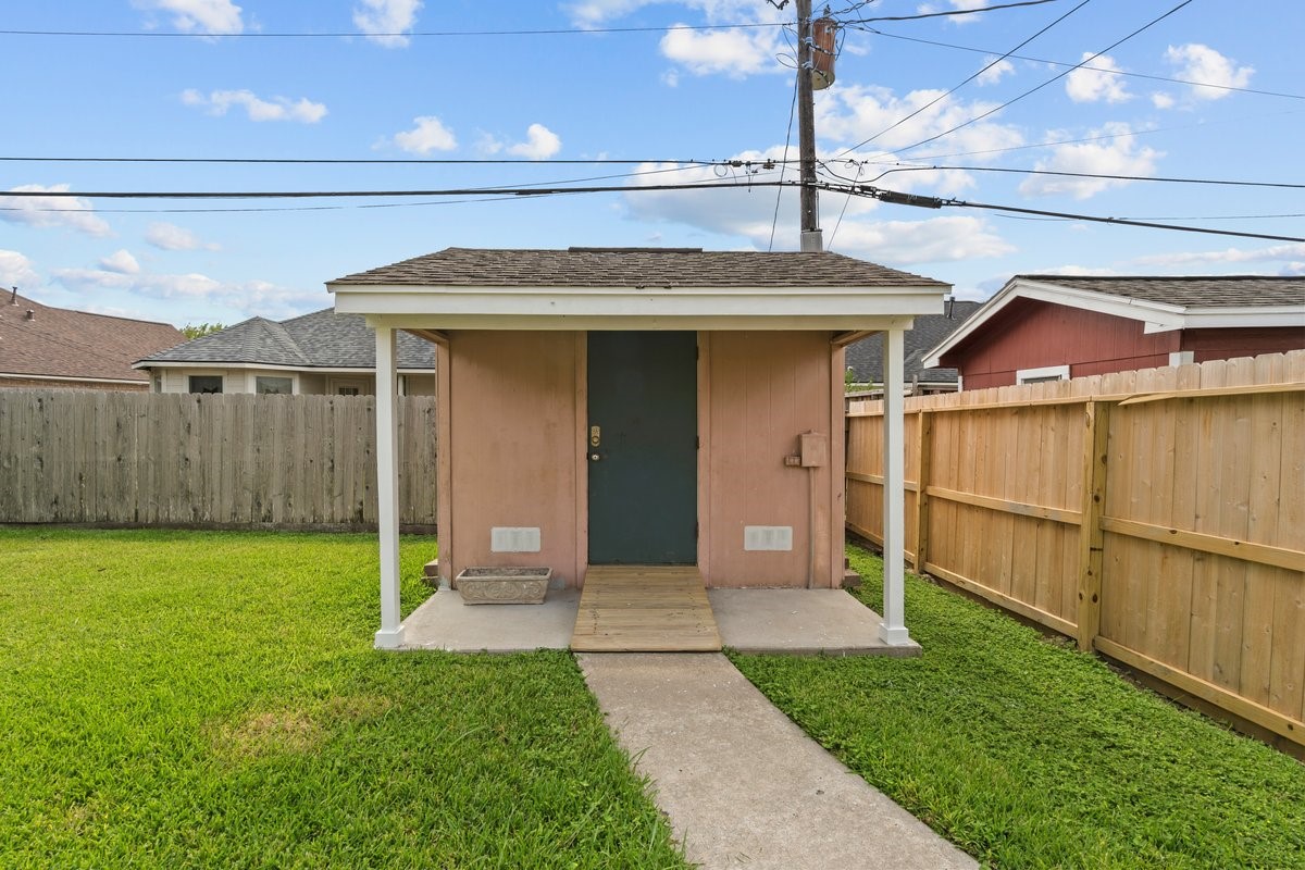 2813 33rd Avenue N, Texas City, TX 77590