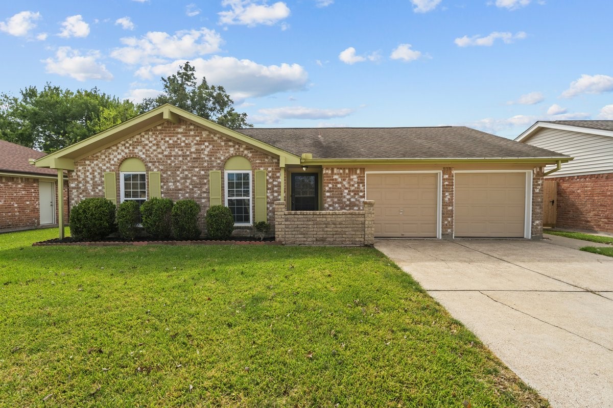 2813 33rd Avenue N, Texas City, TX 77590