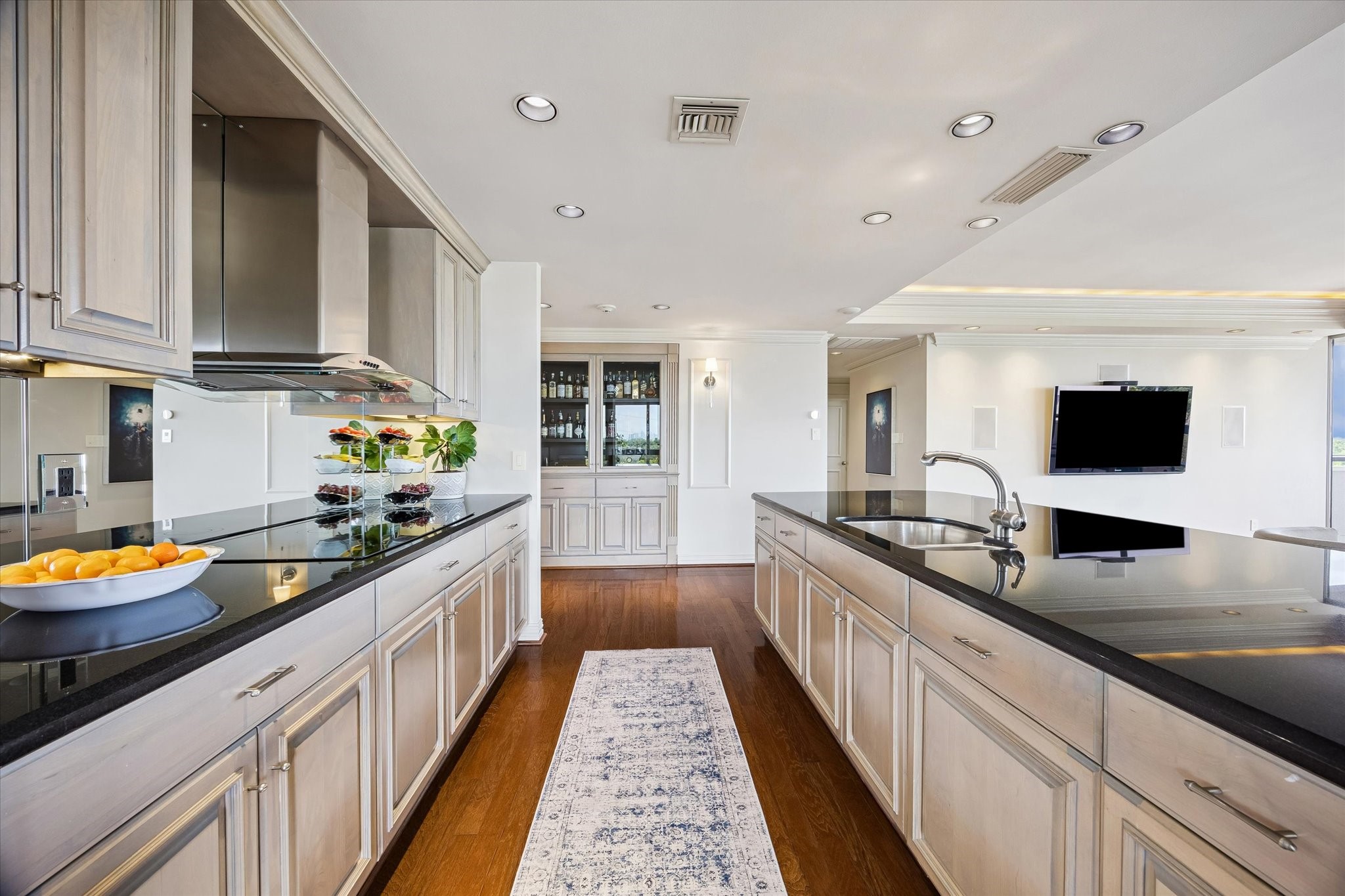 Galley view of the kitchen towards the entry.