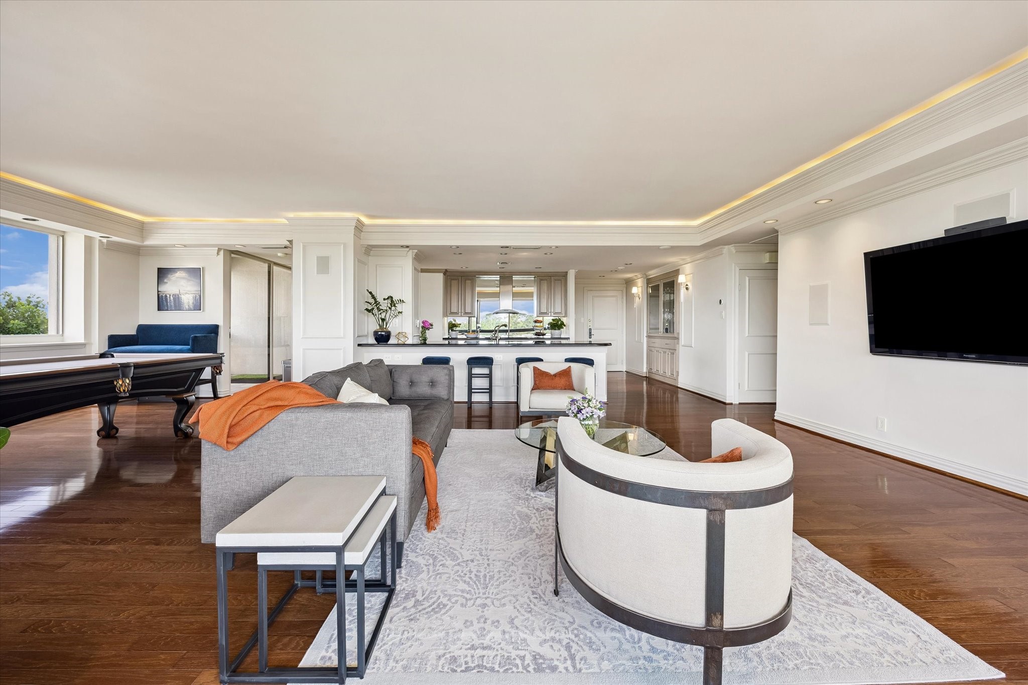 Open spaces and beautiful molding.