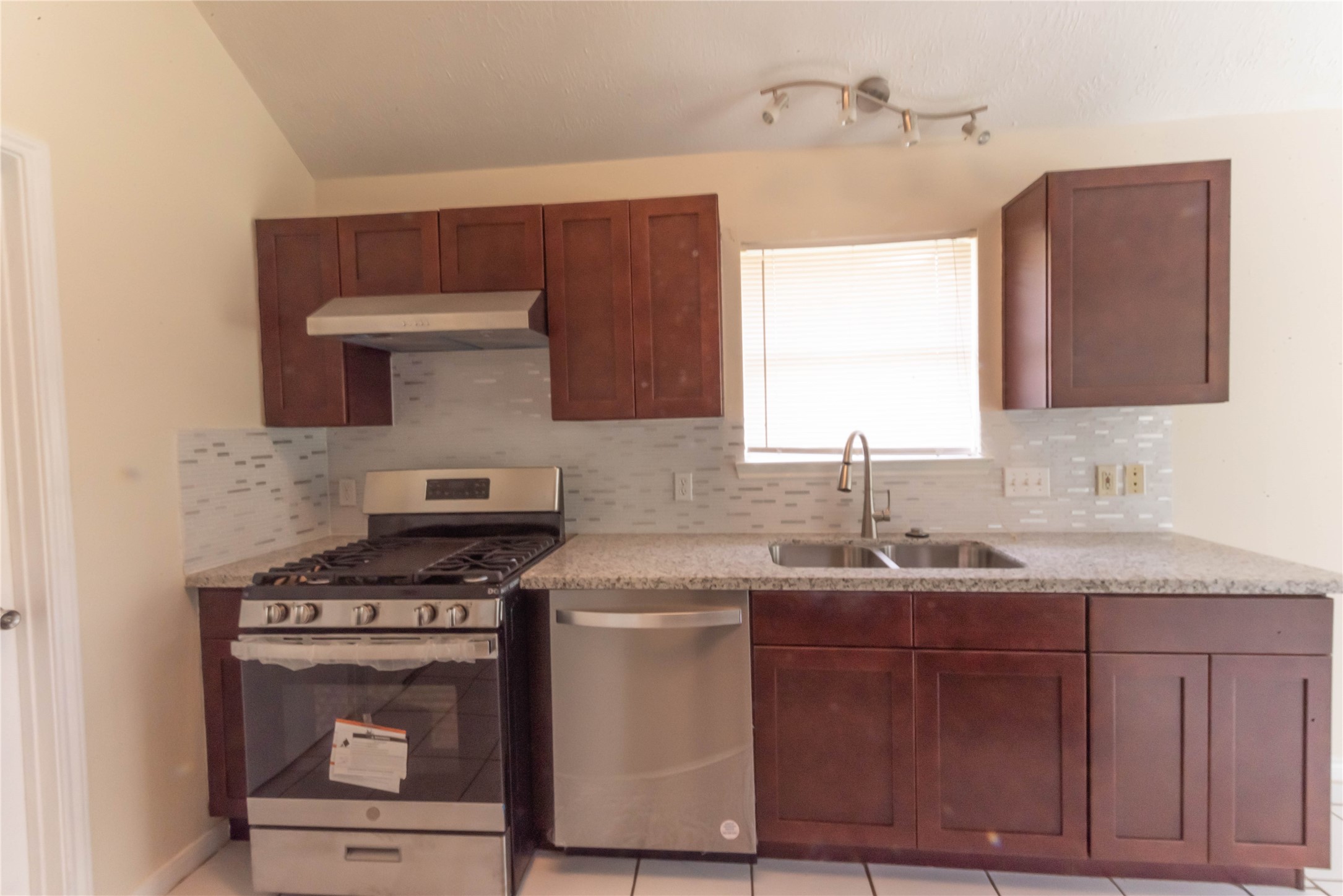 2106 Ledgecrest Drive, Houston, TX 77038