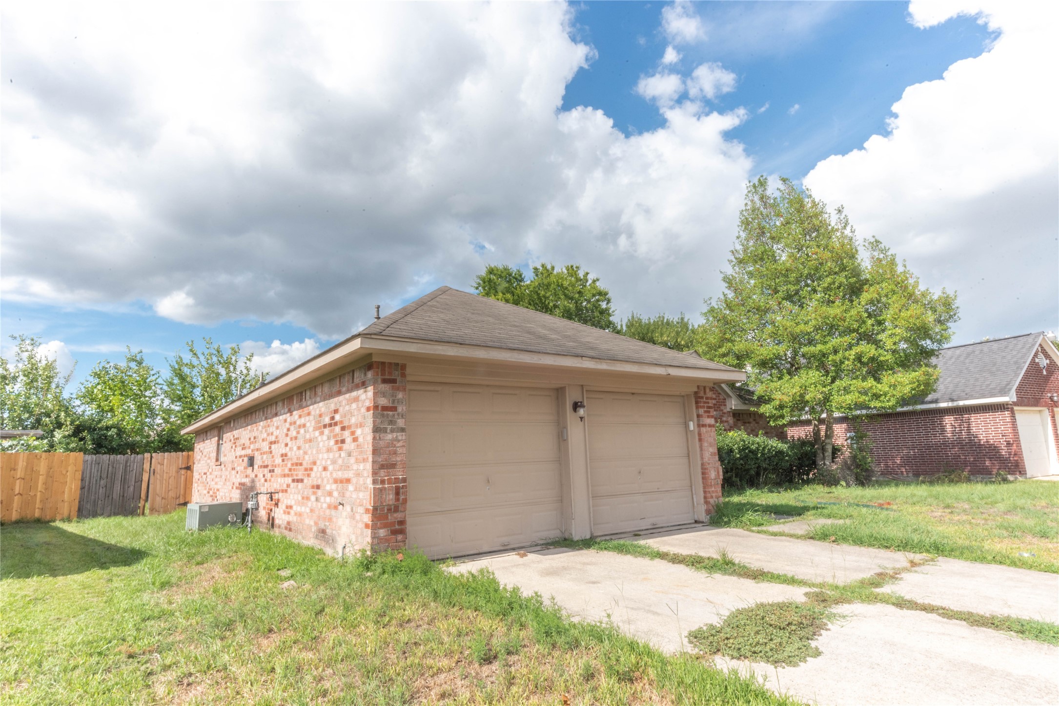 2106 Ledgecrest Drive, Houston, TX 77038