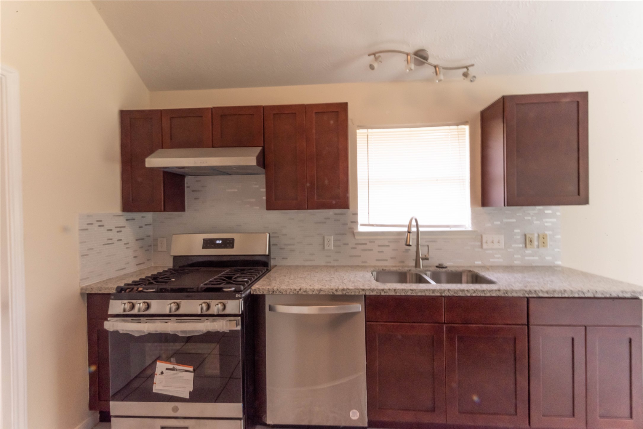 2106 Ledgecrest Drive, Houston, TX 77038