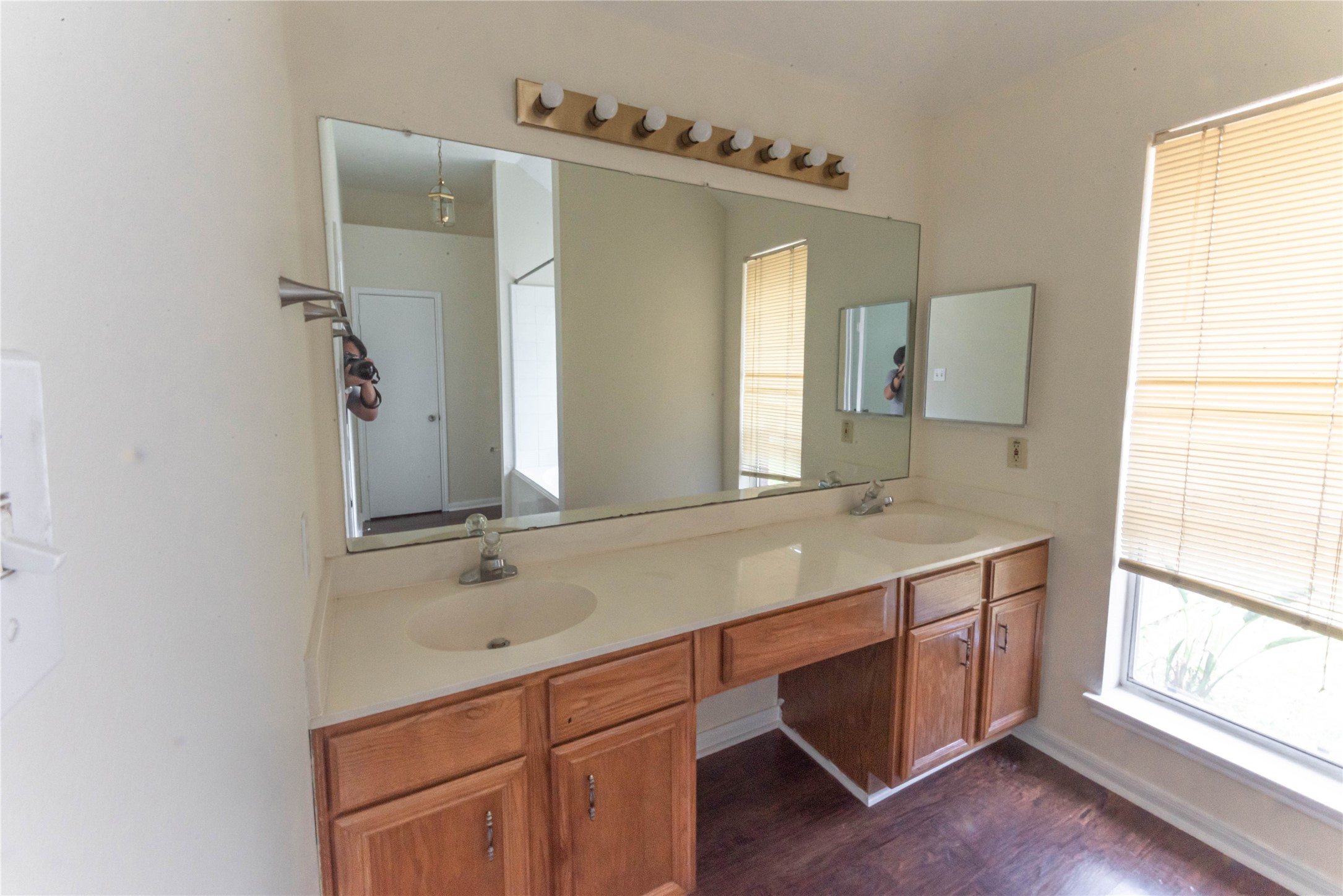 2106 Ledgecrest Drive, Houston, TX 77038