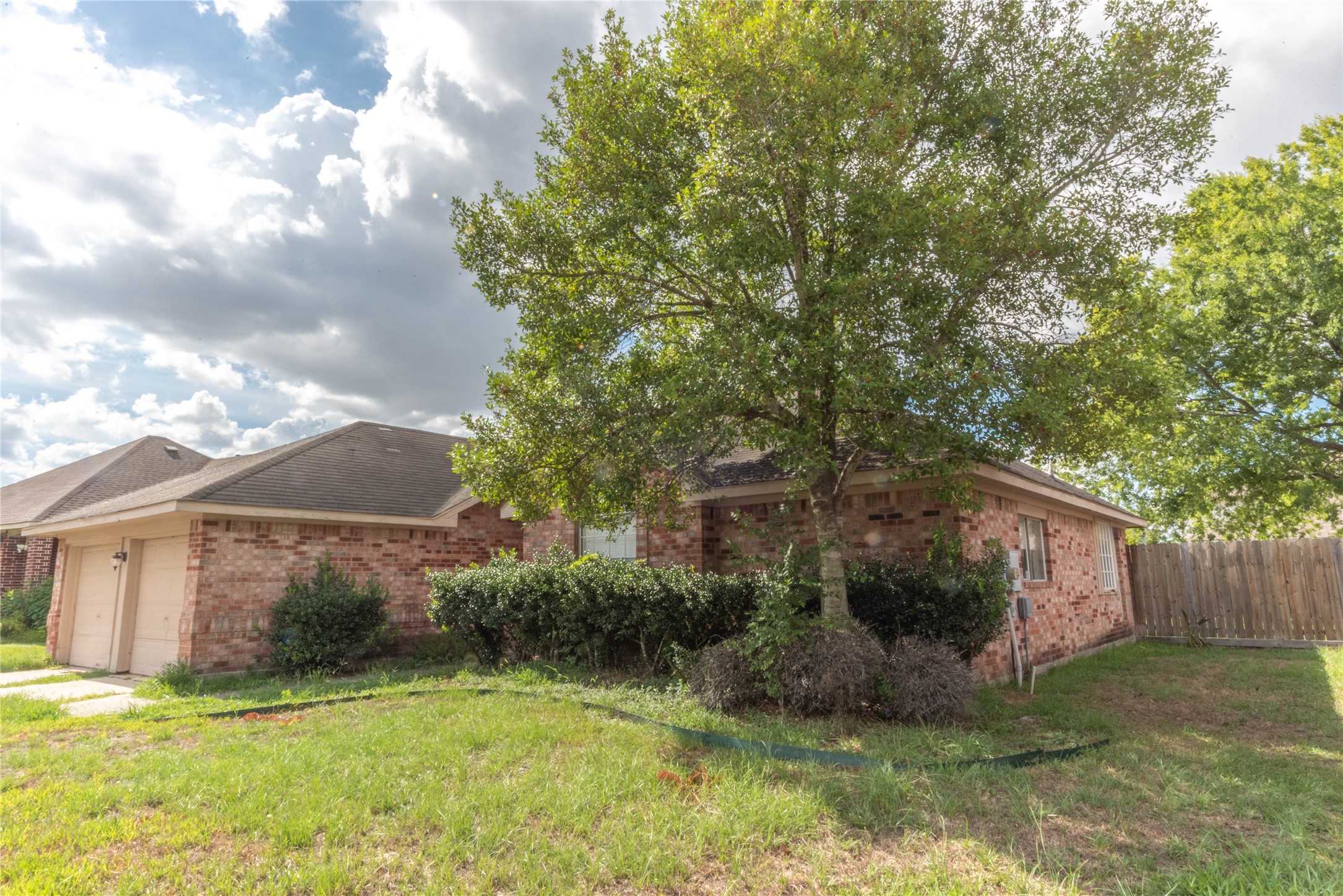 2106 Ledgecrest Drive, Houston, TX 77038