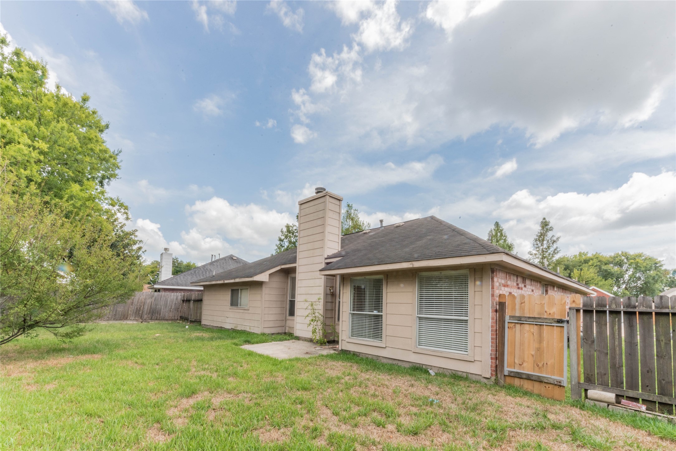 2106 Ledgecrest Drive, Houston, TX 77038