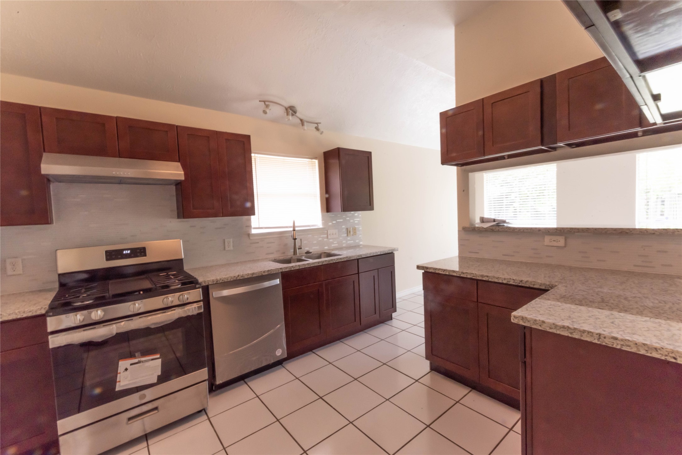 2106 Ledgecrest Drive, Houston, TX 77038