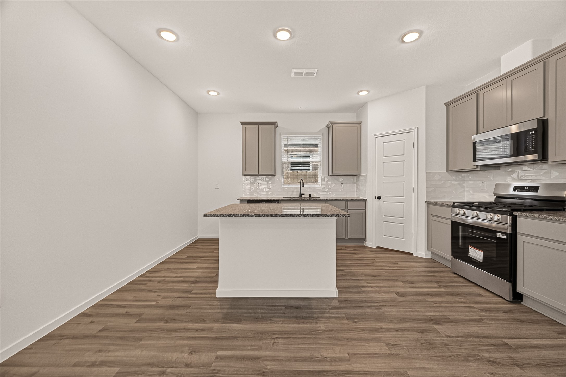 2814 Rockwood Drive, Iowa Colony, TX 77583