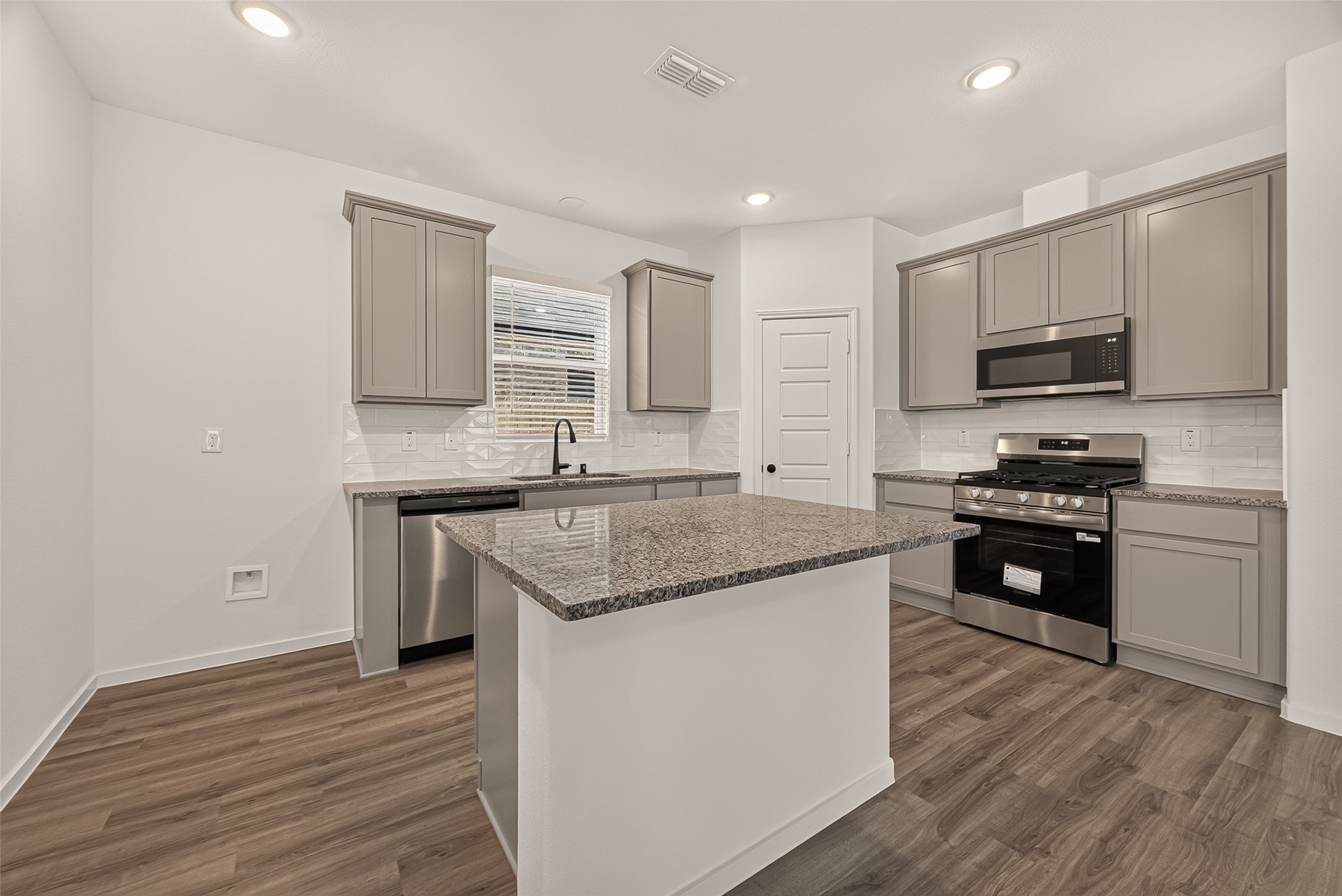 2814 Rockwood Drive, Iowa Colony, TX 77583