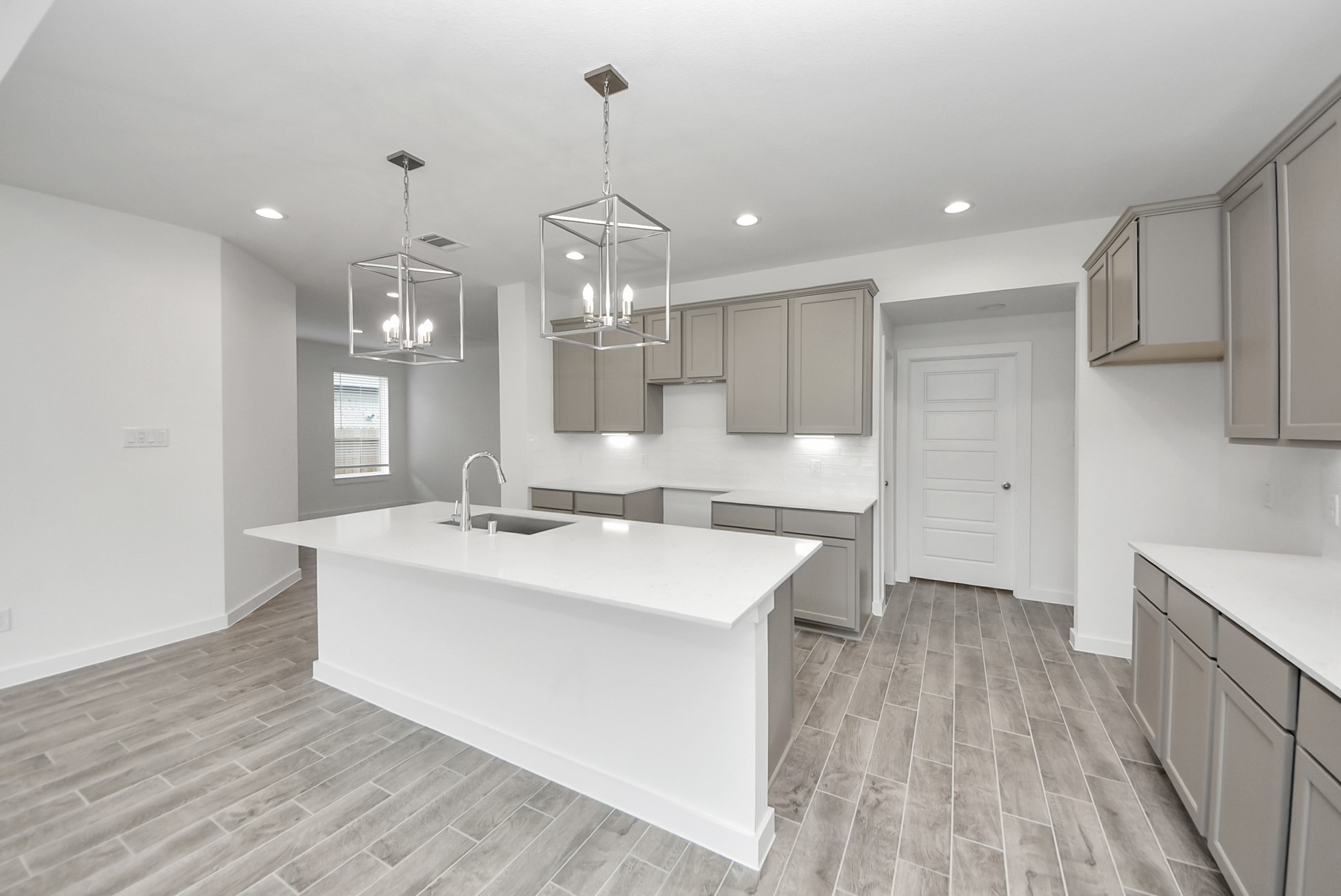 The kitchen is a culinary haven, featuring granite countertops, a tile backsplash, stainless steel appliances, 42 upper cabinets, and undercabinet lighting.