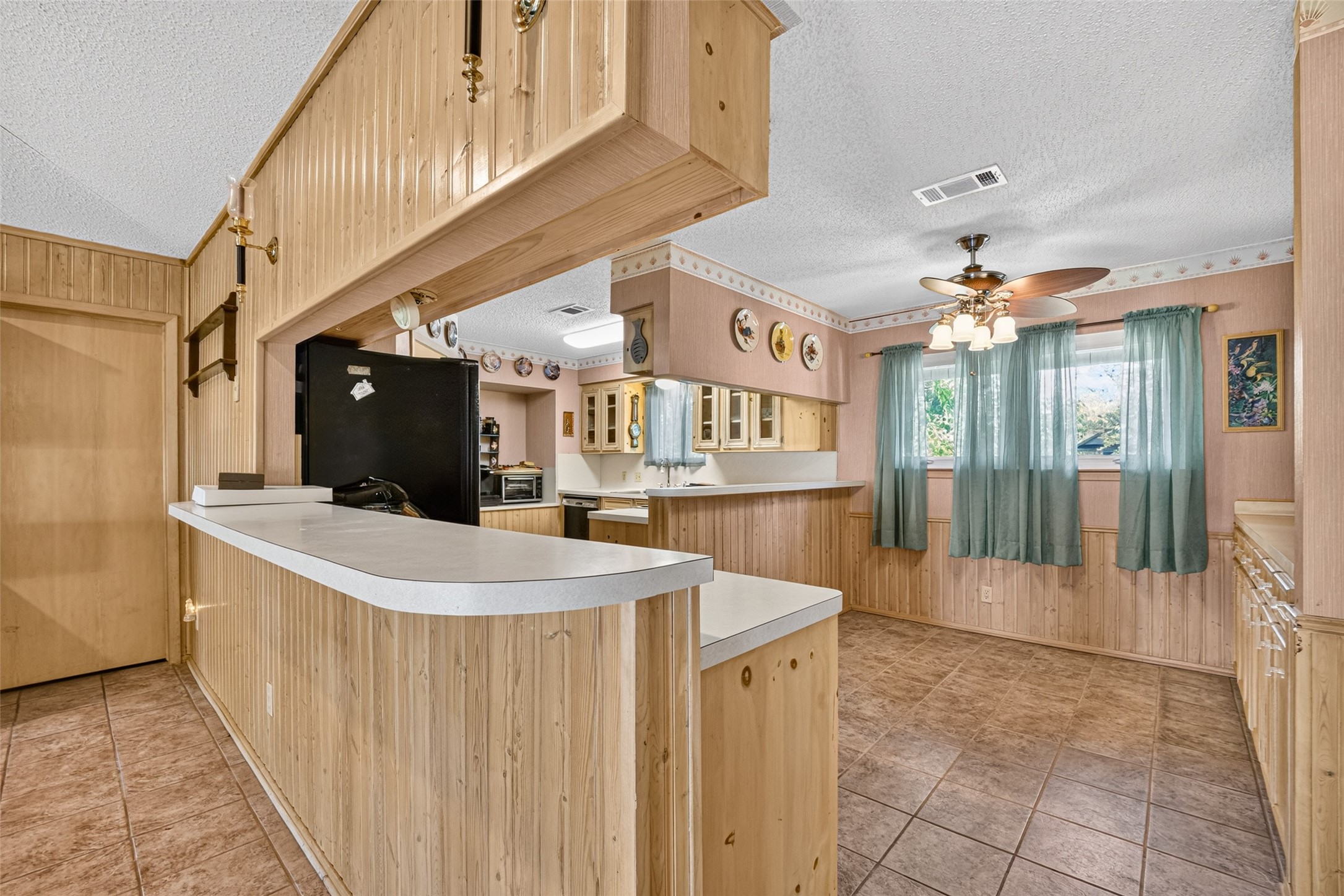 Great kitchen with tiled floor, fridge included, breakfast area and ample countertop/ prep space