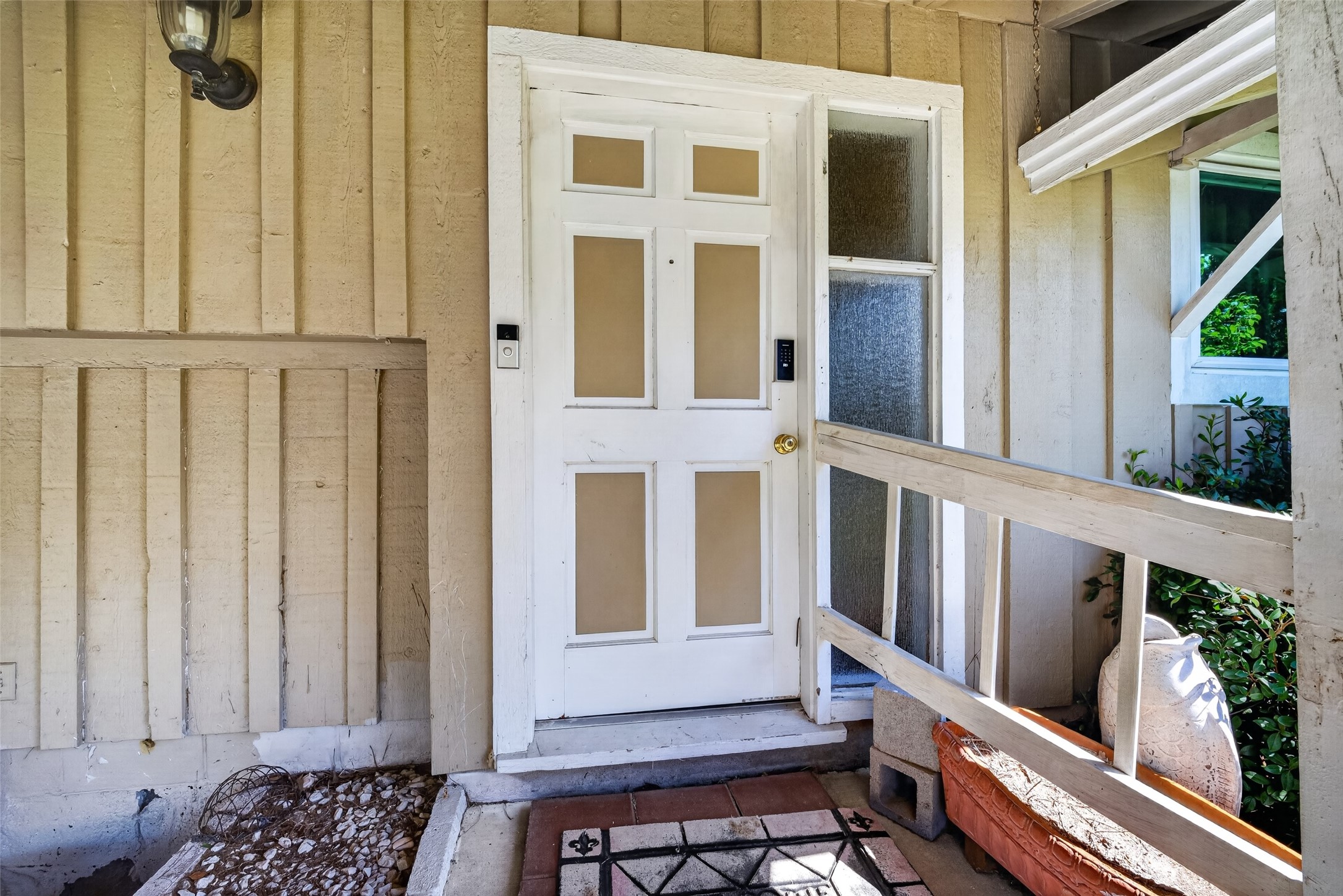 Front door covered entryway
