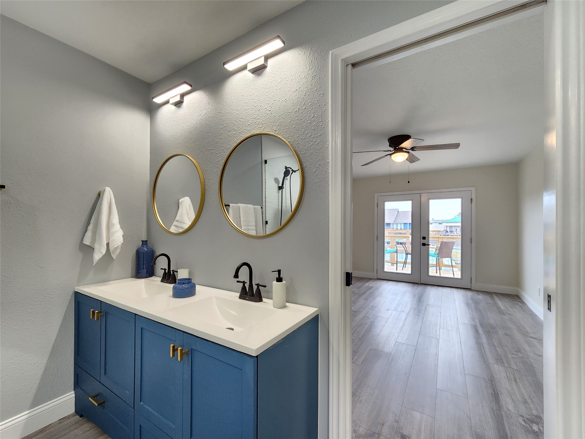 288 Ling Street, Bayou Vista, TX 77563