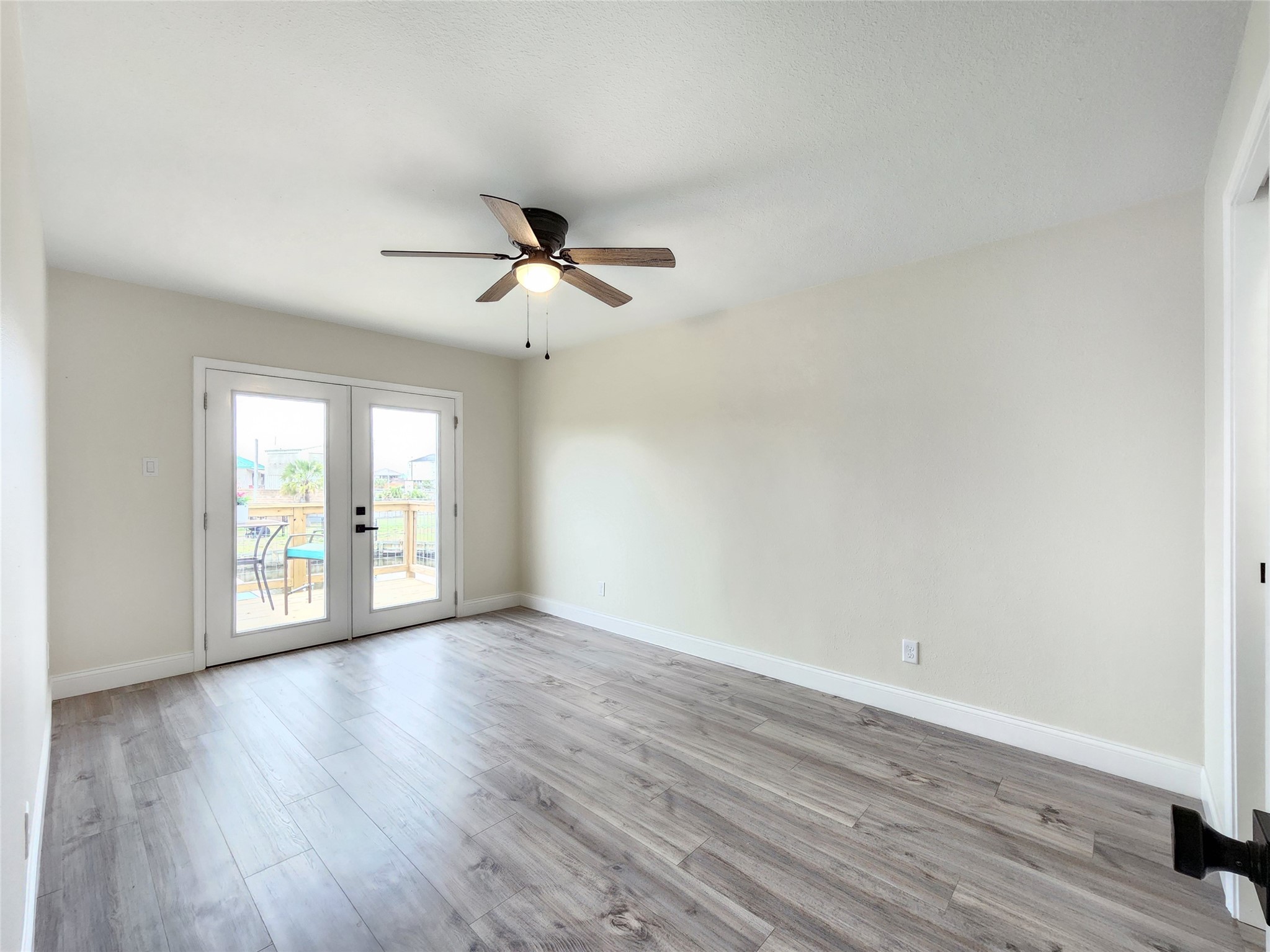 288 Ling Street, Bayou Vista, TX 77563