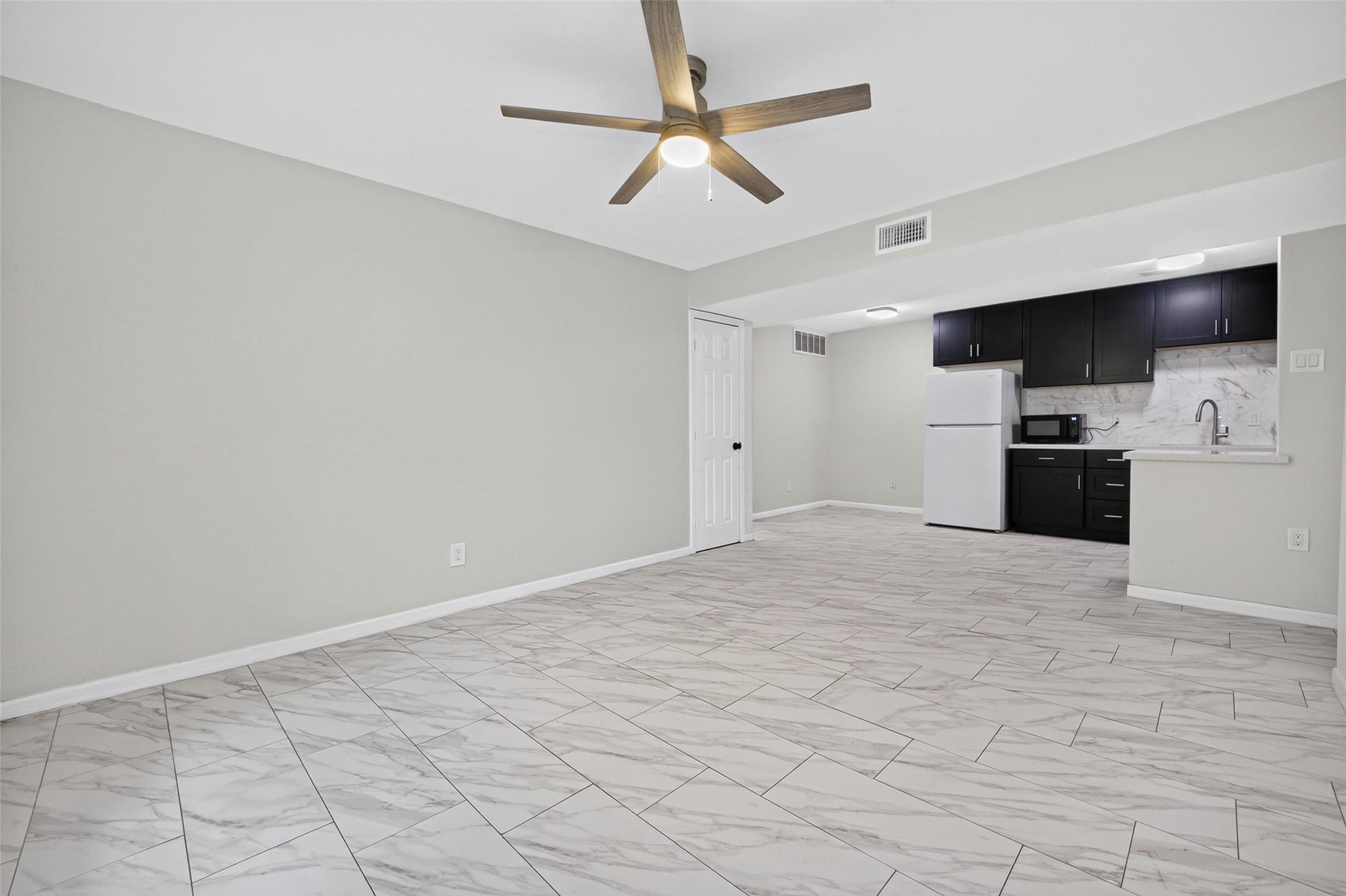 5929 Queensloch Drive, #131, Houston, TX 77096 5929 Queensloch Drive, #131, Houston, TX 77096