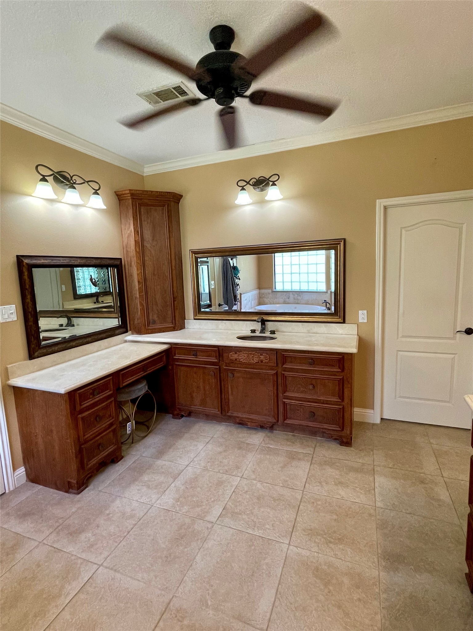 4138 Lakepointe Forest Drive, Seabrook, TX 77586