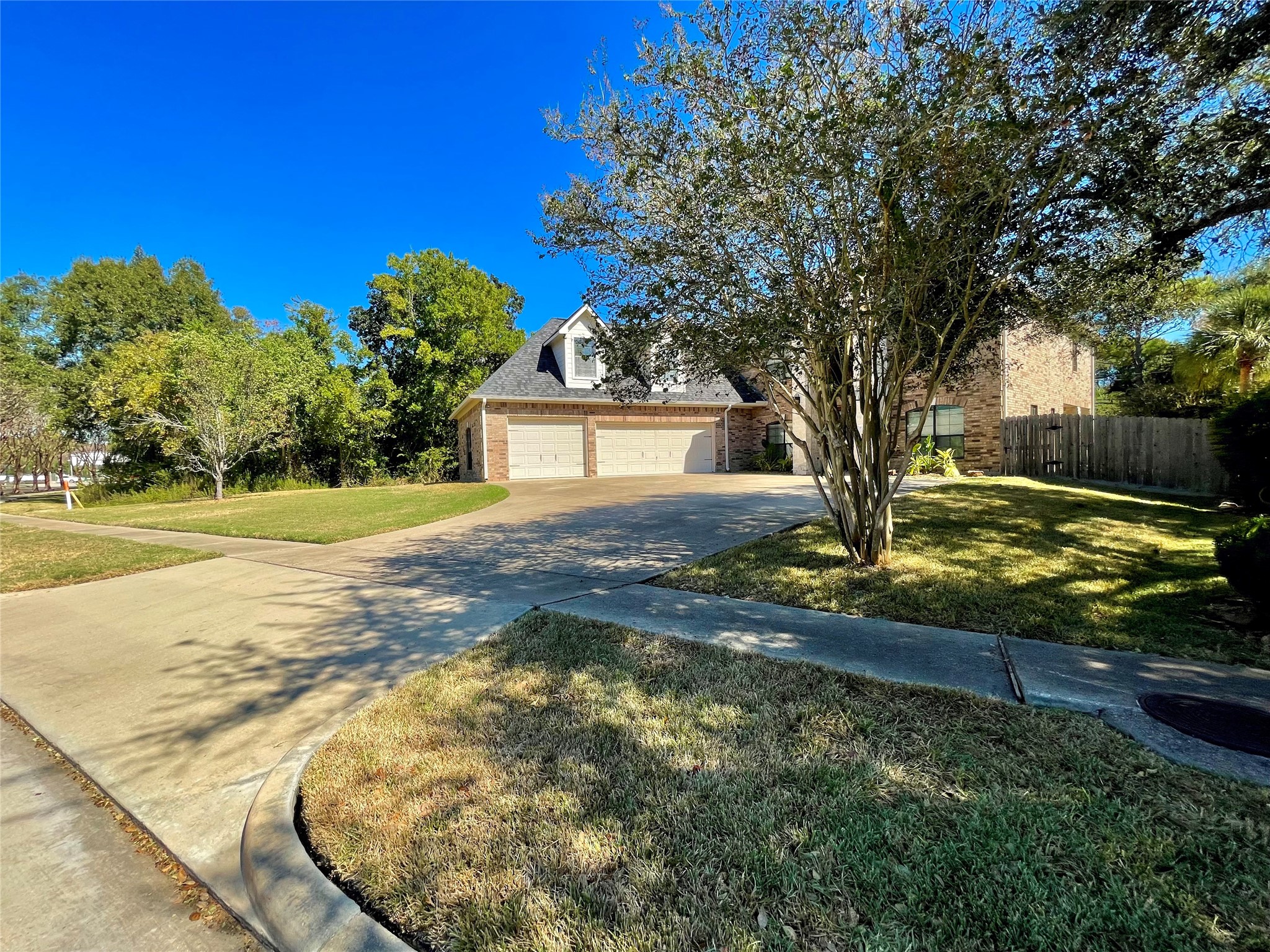 4138 Lakepointe Forest Drive, Seabrook, TX 77586