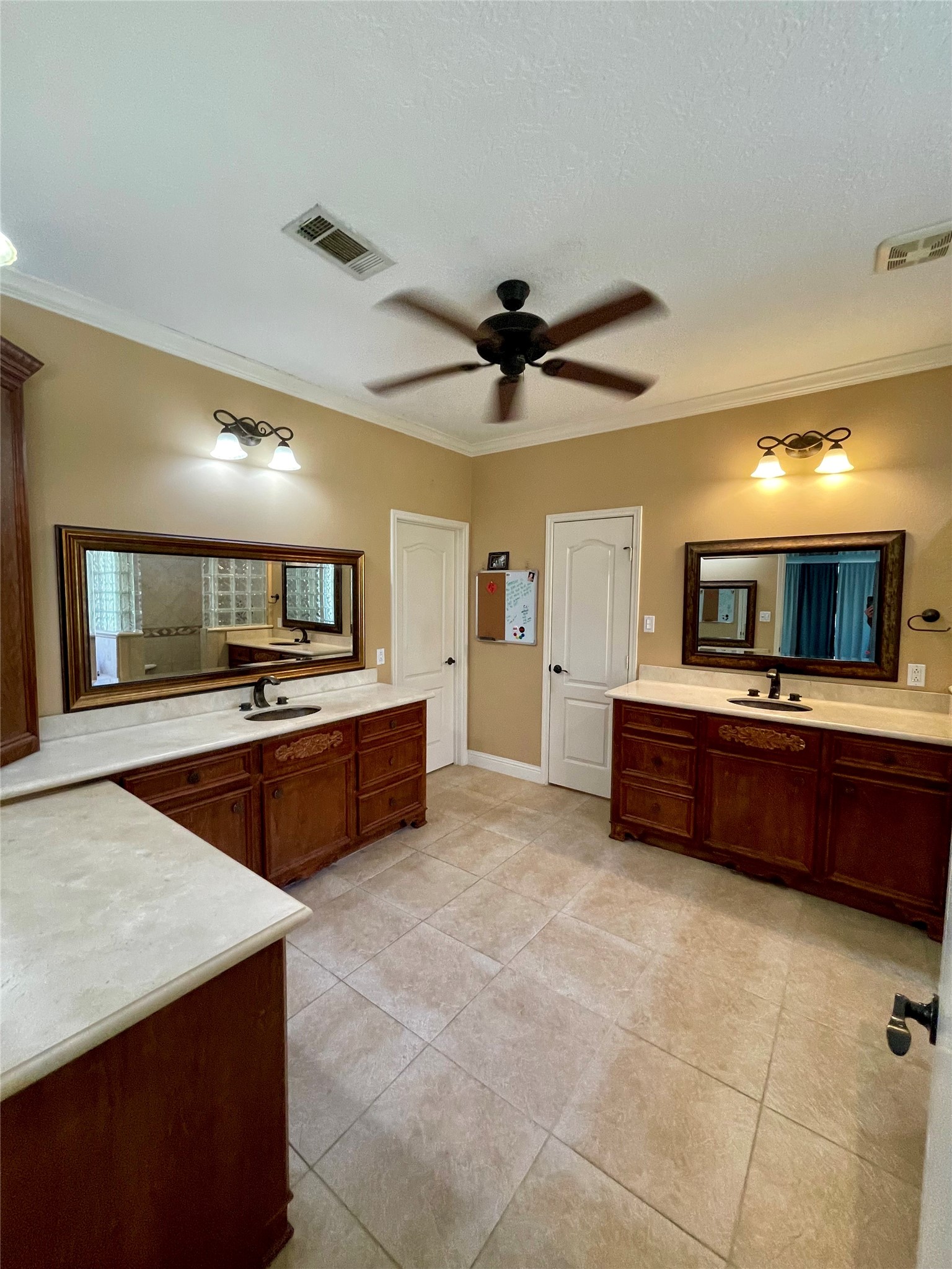 4138 Lakepointe Forest Drive, Seabrook, TX 77586