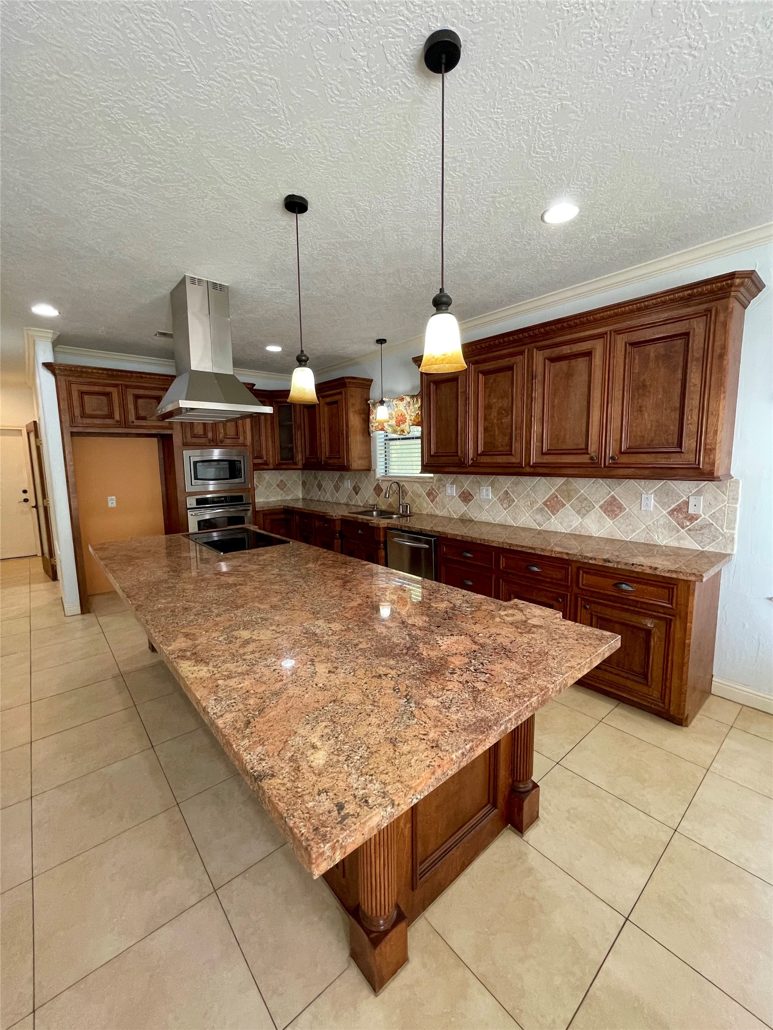 4138 Lakepointe Forest Drive, Seabrook, TX 77586