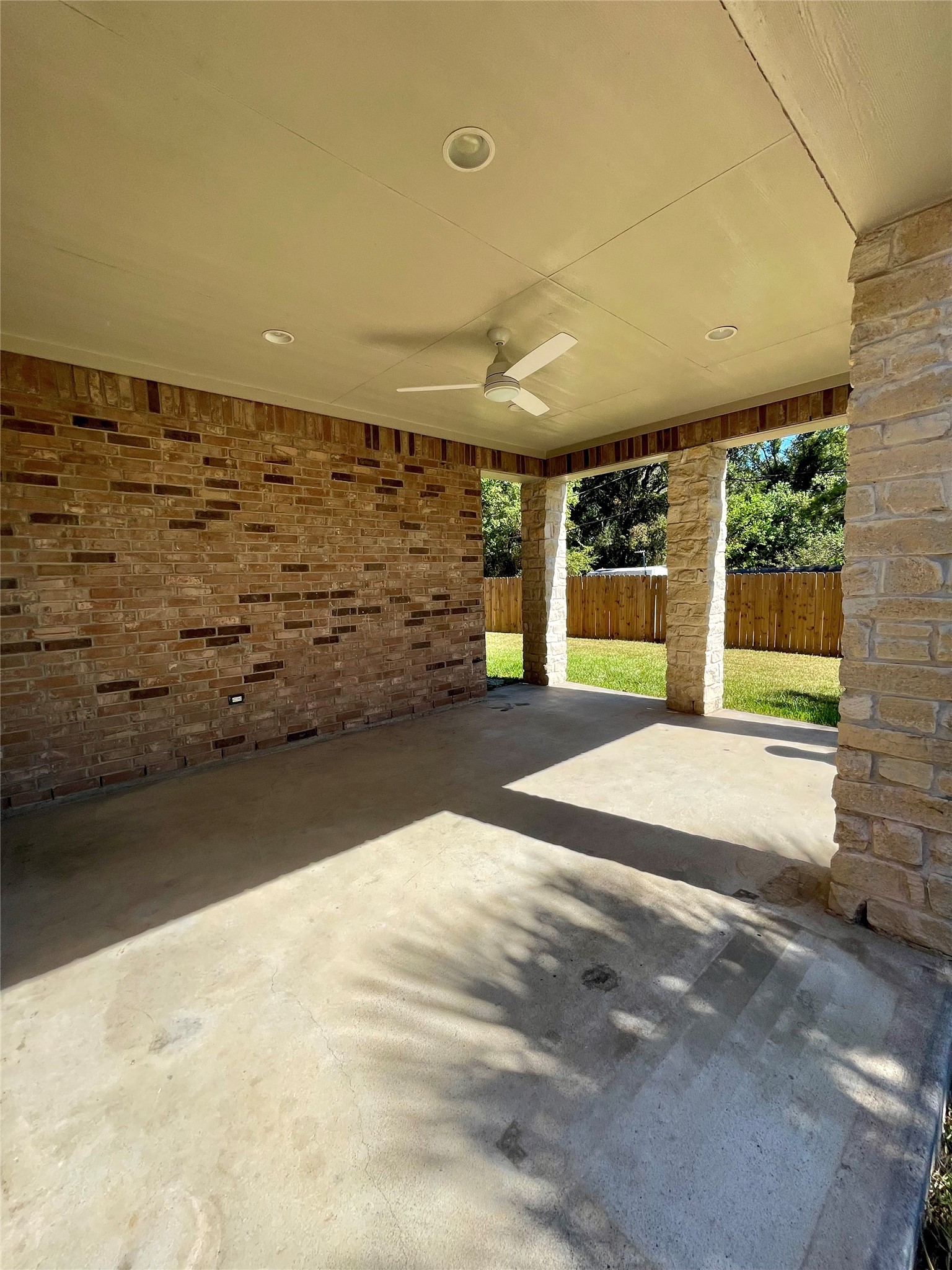 4138 Lakepointe Forest Drive, Seabrook, TX 77586
