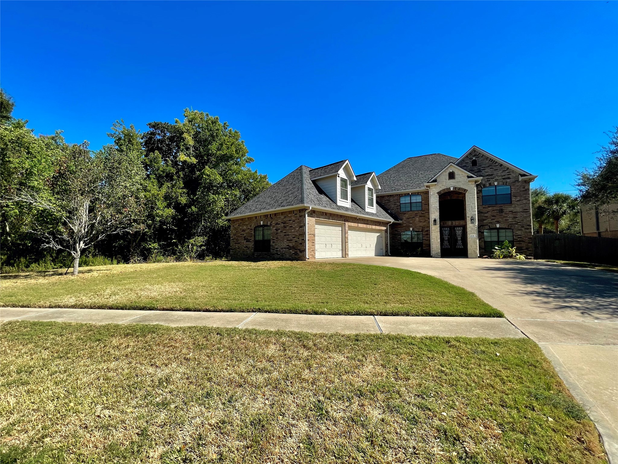 4138 Lakepointe Forest Drive, Seabrook, TX 77586