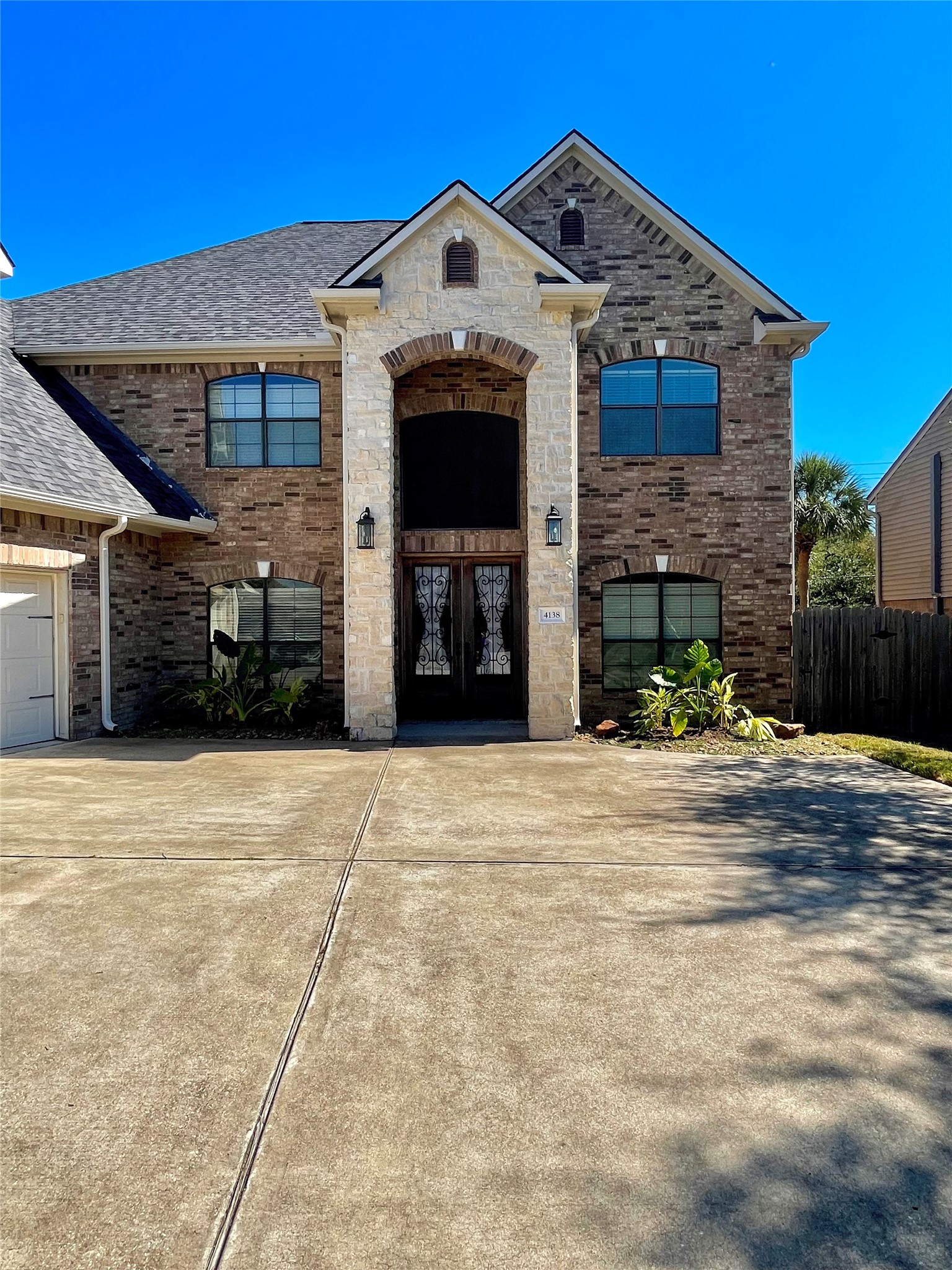 4138 Lakepointe Forest Drive, Seabrook, TX 77586