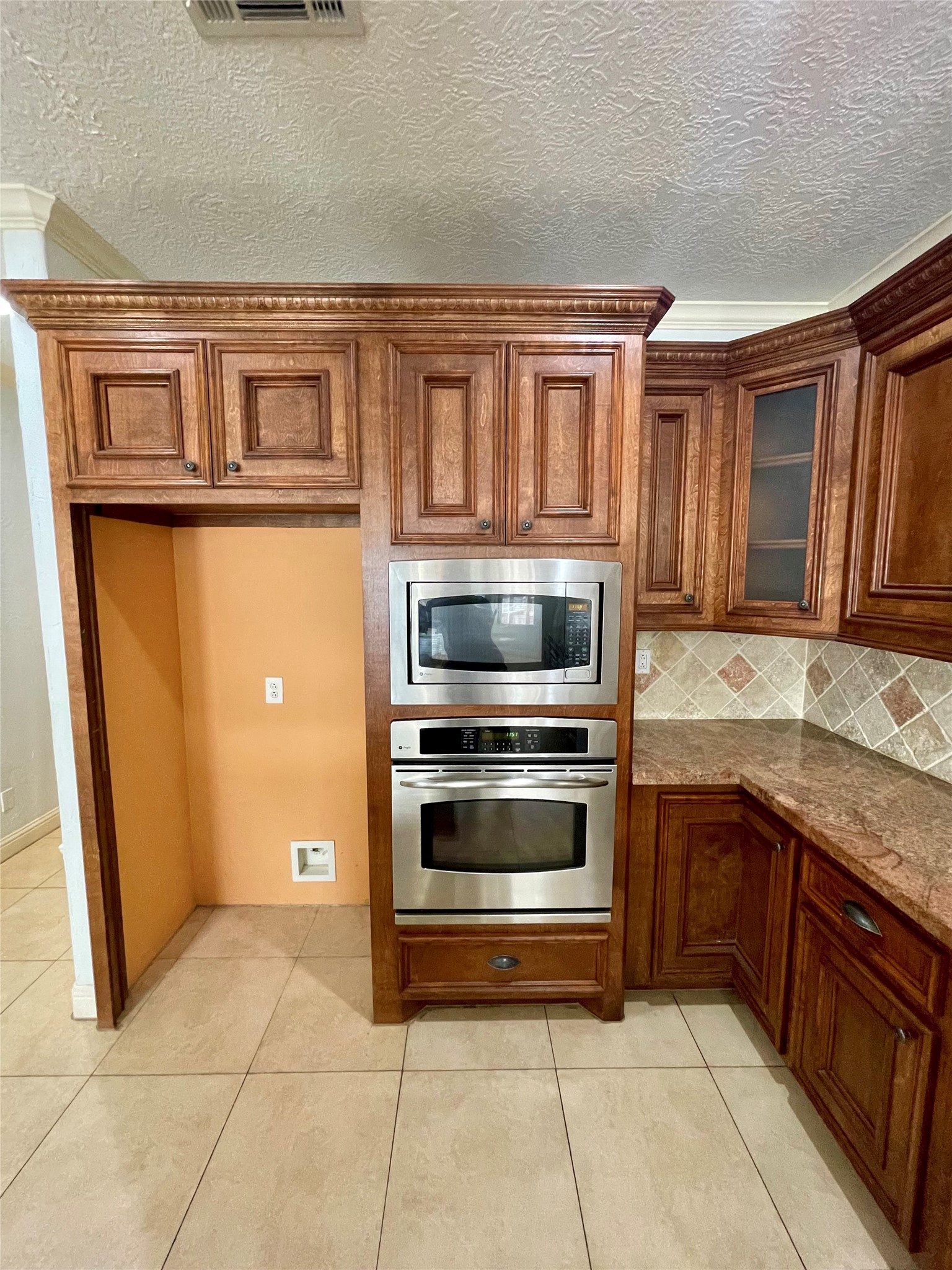 4138 Lakepointe Forest Drive, Seabrook, TX 77586