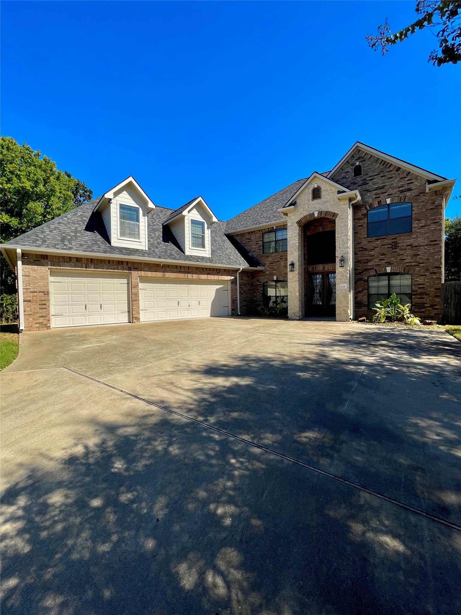 4138 Lakepointe Forest Drive, Seabrook, TX 77586