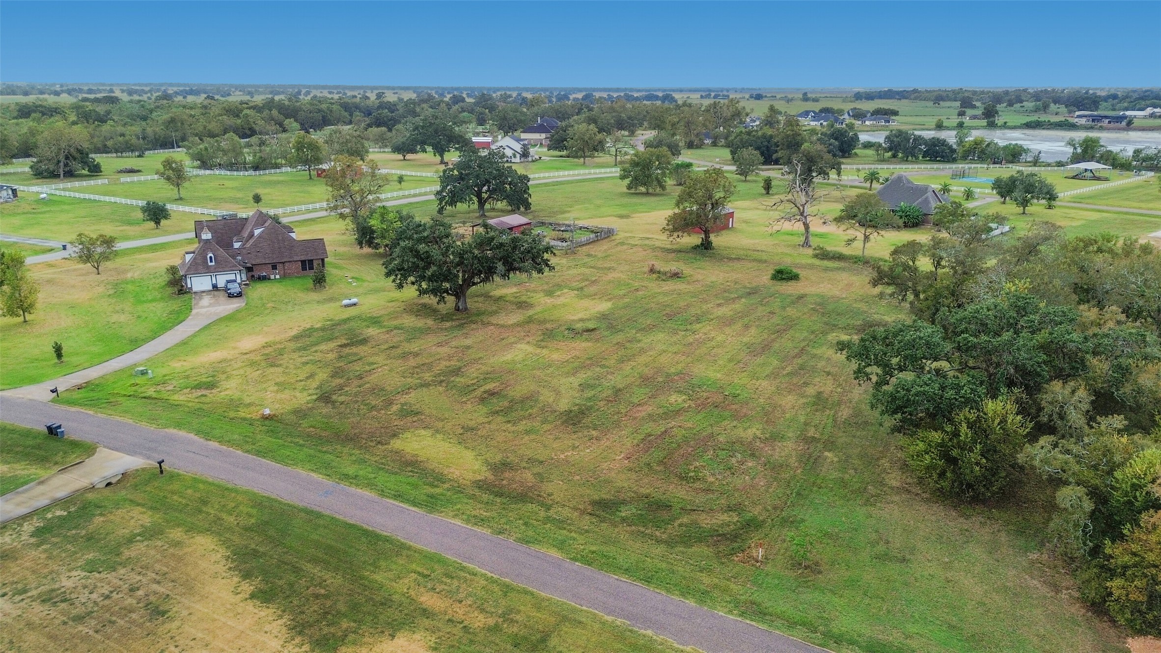 2811 Horse Trail Drive, Rosharon, TX 77583
