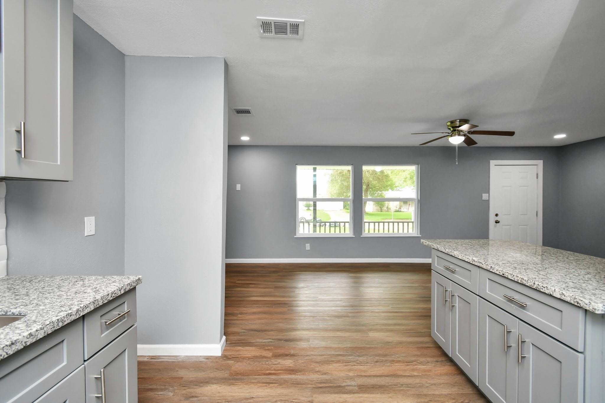 Abundant Counter Space. Abundant Counter Space.