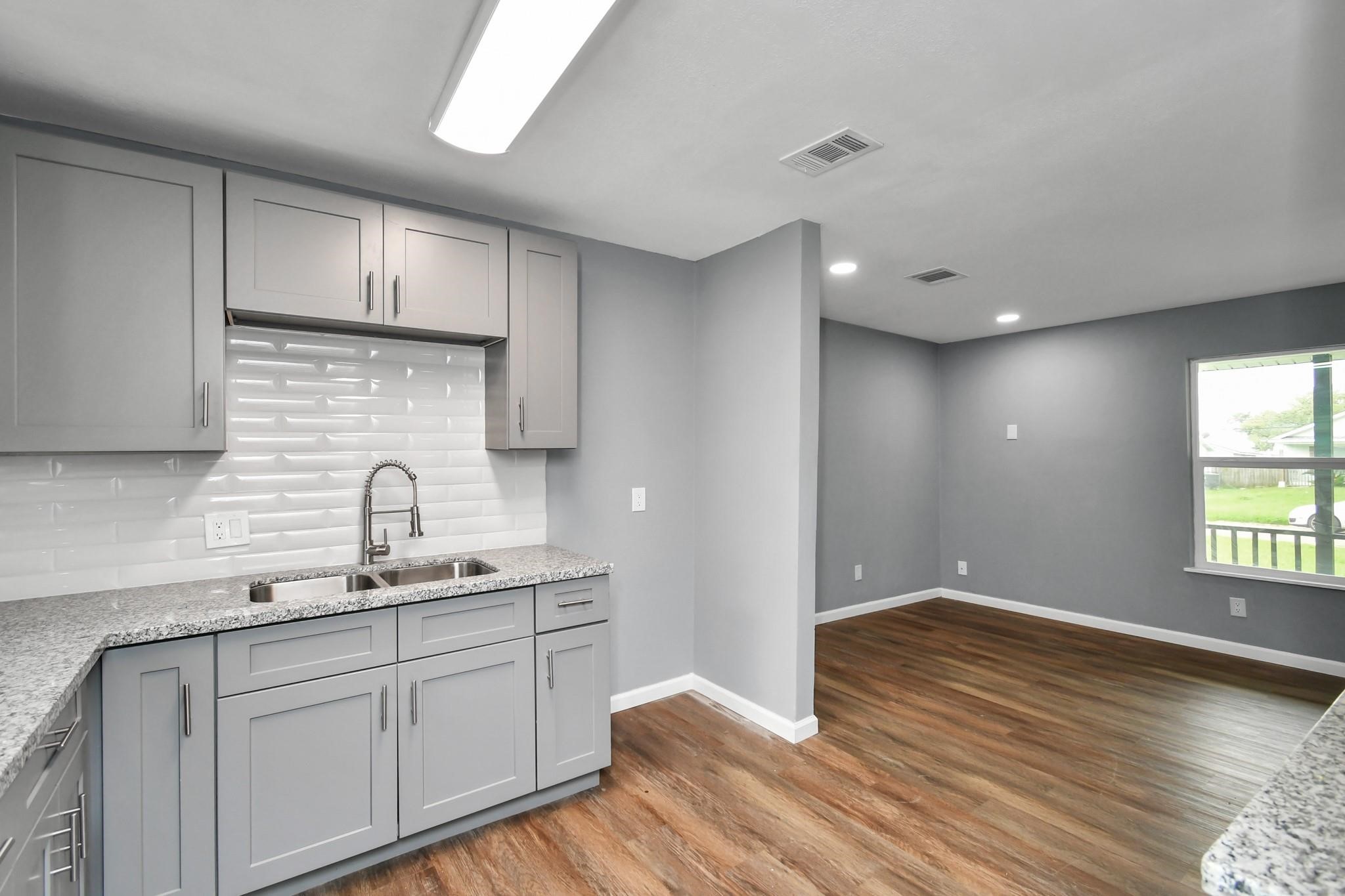 Stylish kitchen with Tile Backsplash Stylish kitchen with Tile Backsplash